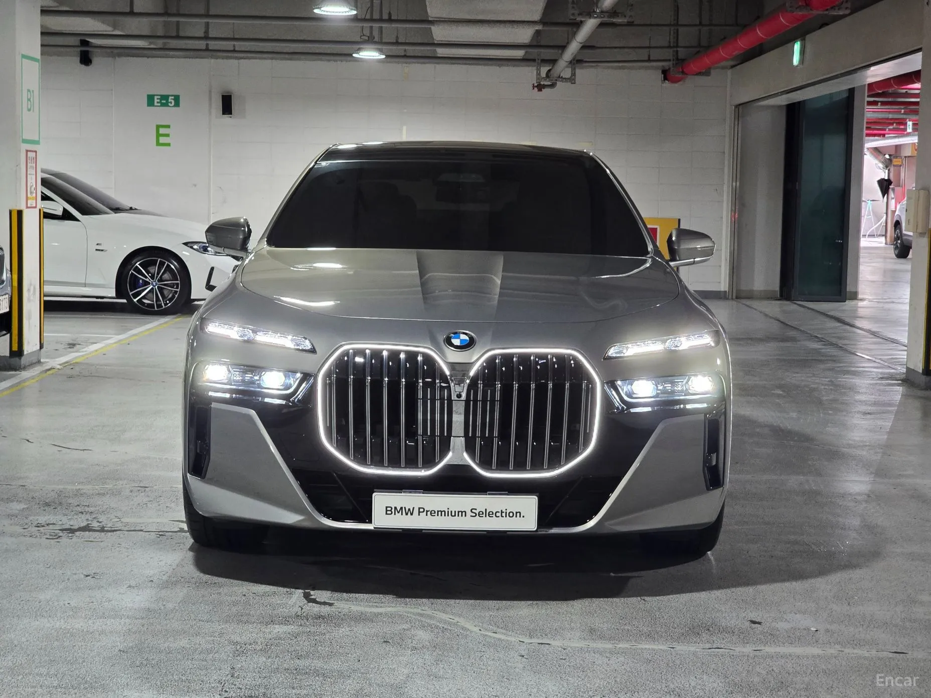BMW 7 Series (G70) превью 2