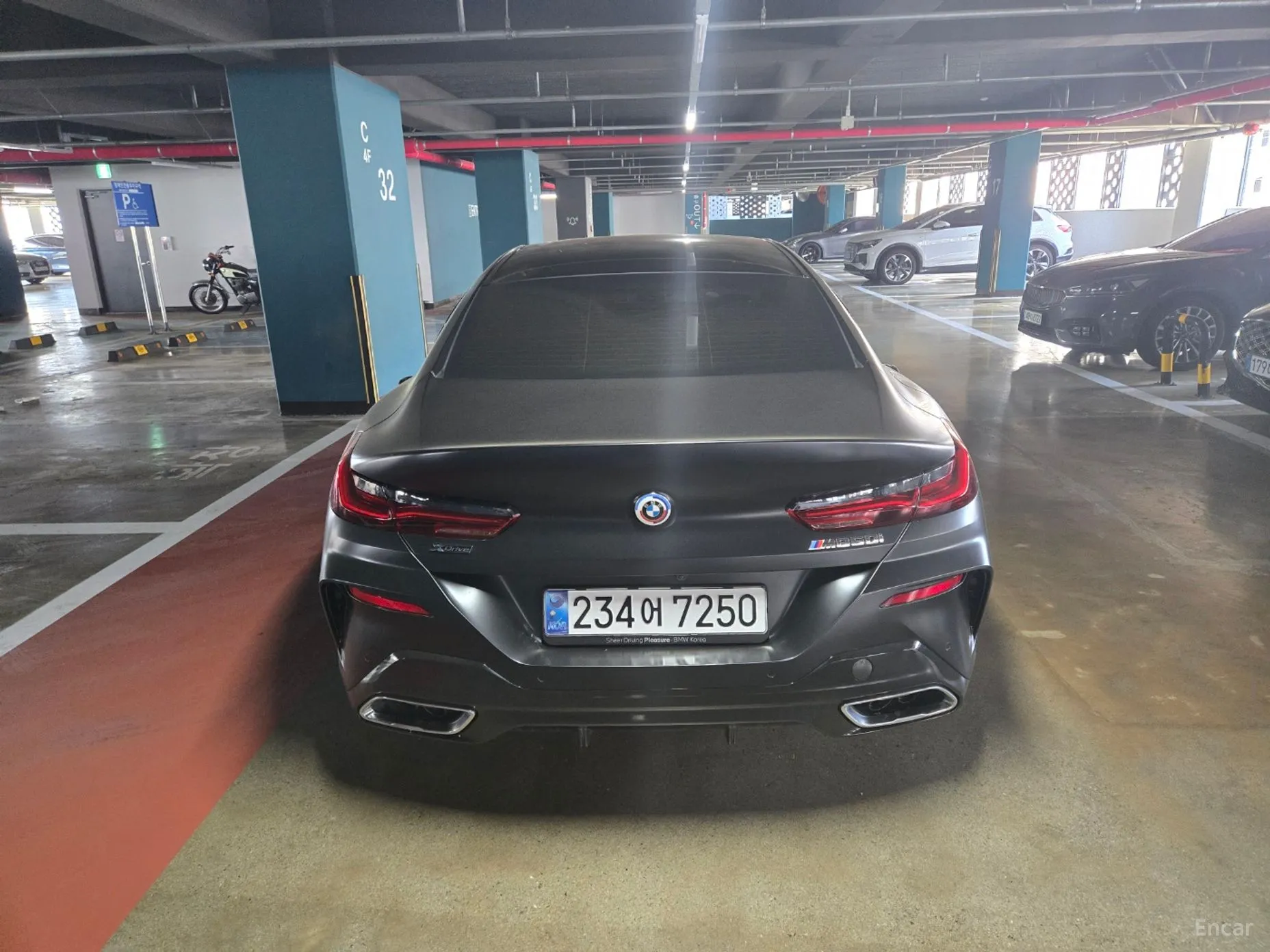 BMW 8-series (G15) превью 3