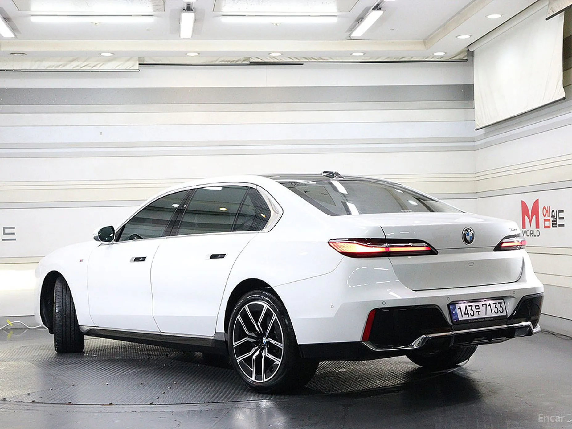 BMW 7 Series (G70) превью 3