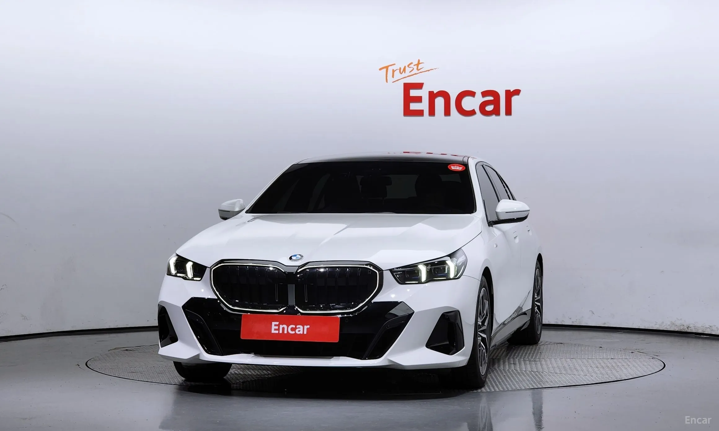 BMW 5 Series (G60) превью 2