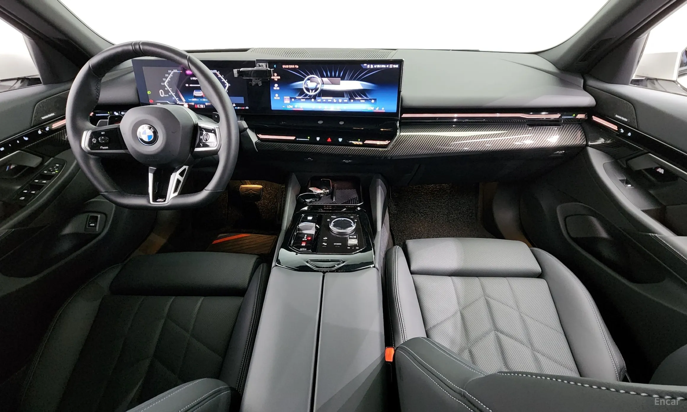 BMW 5 Series (G60) превью 4