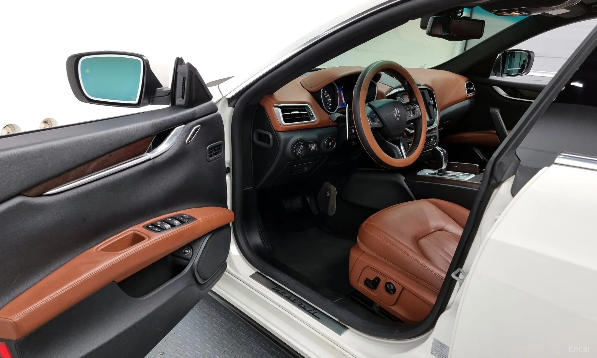 Maserati Ghibli превью 10