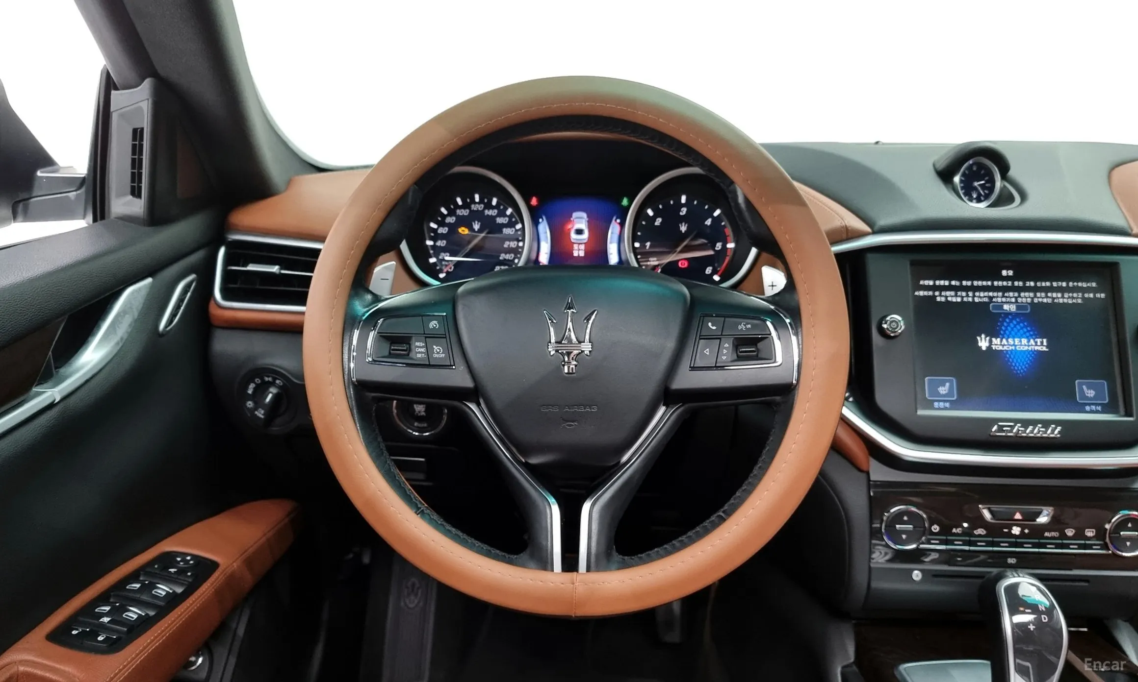 Maserati Ghibli превью 13