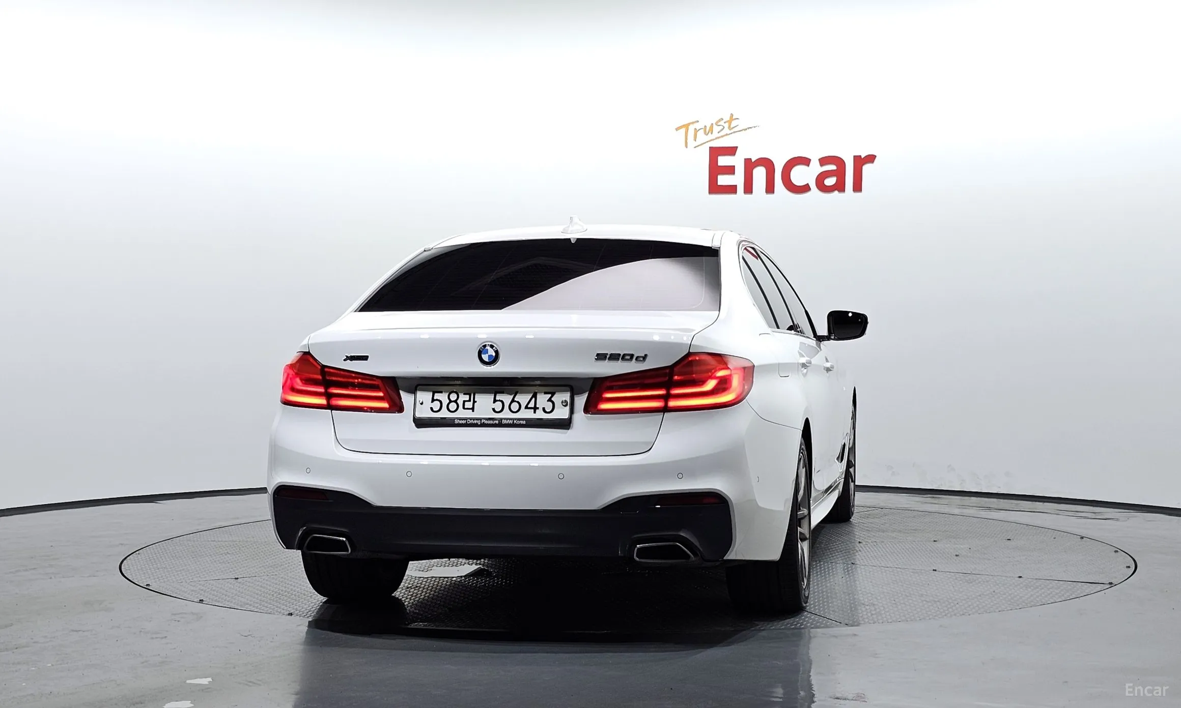 BMW 5 Series (G30) превью 3