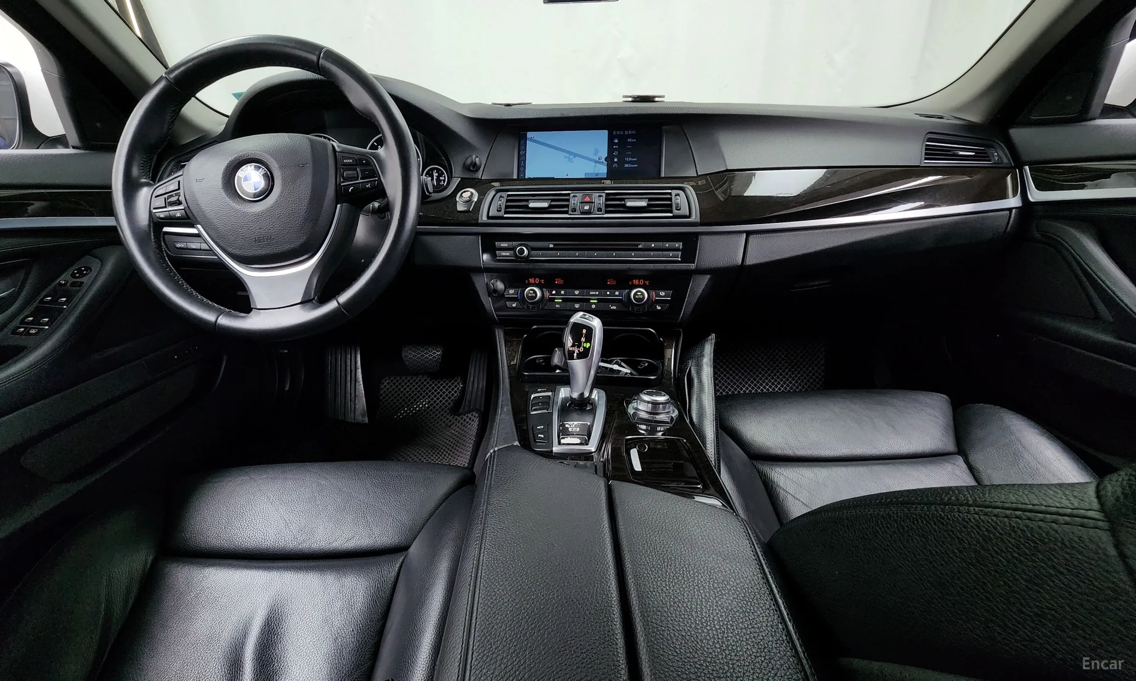 BMW 5 Series (F10) превью 4