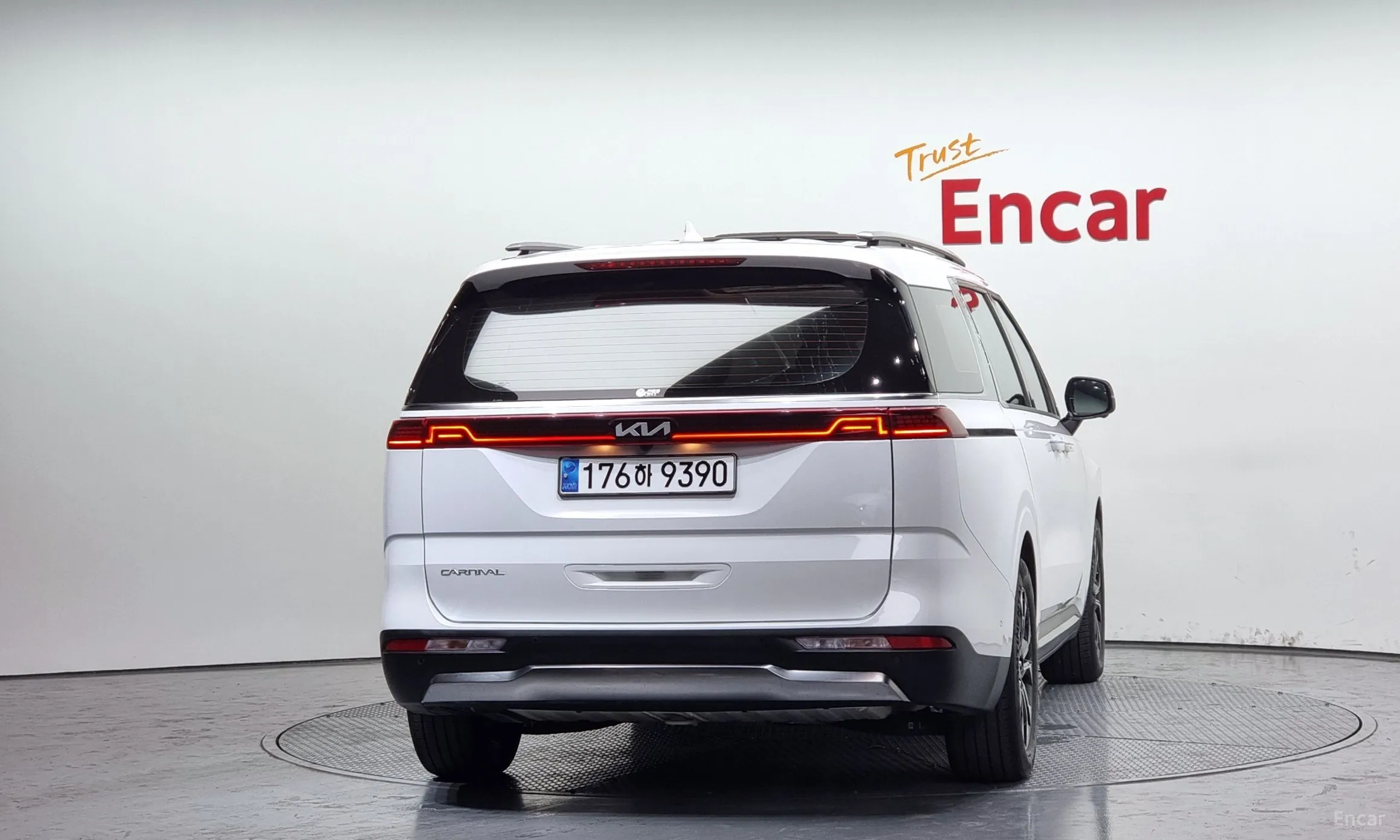 Kia Carnival Gen 4 превью 3
