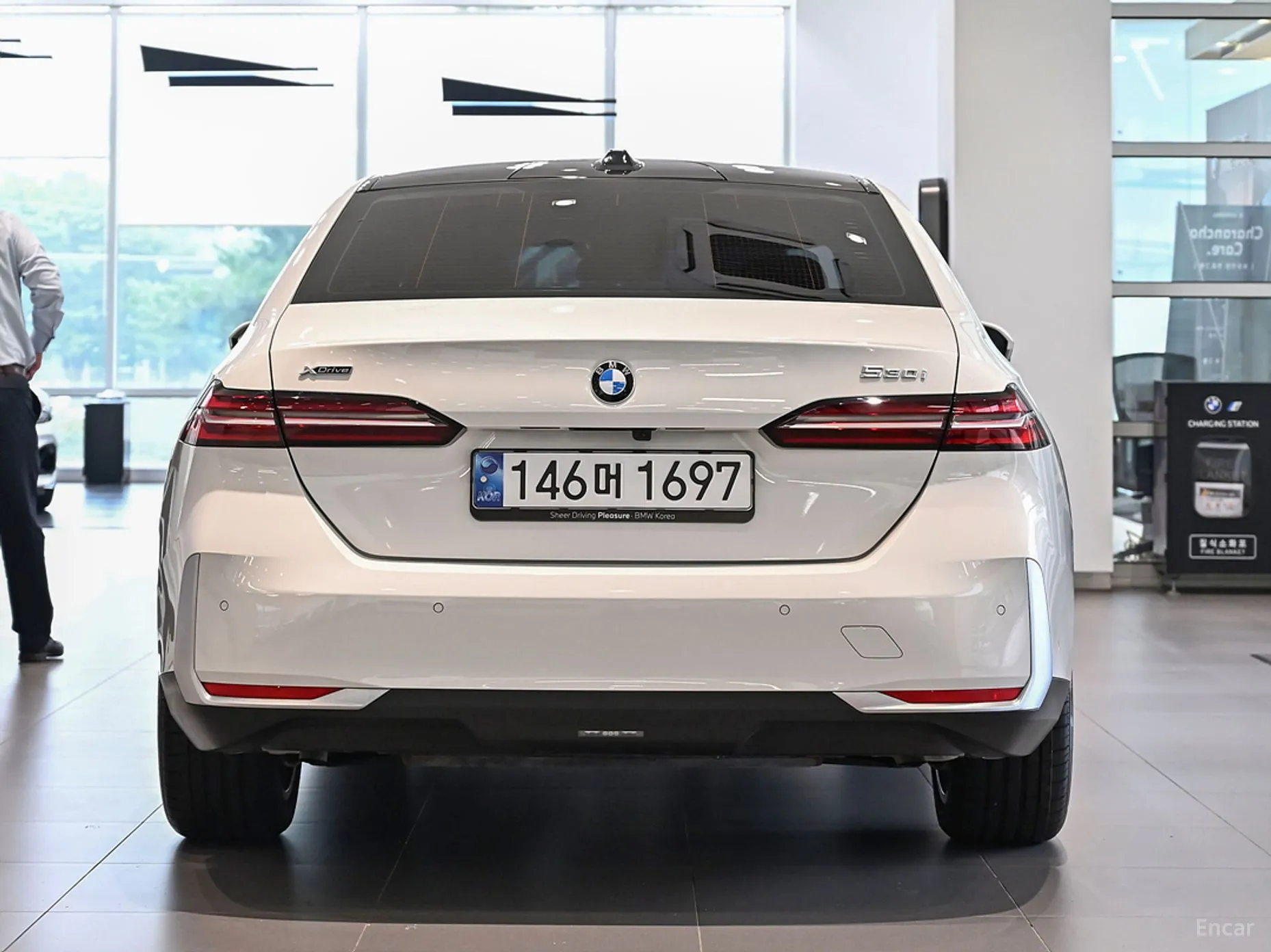 BMW 5 Series (G60) превью 3