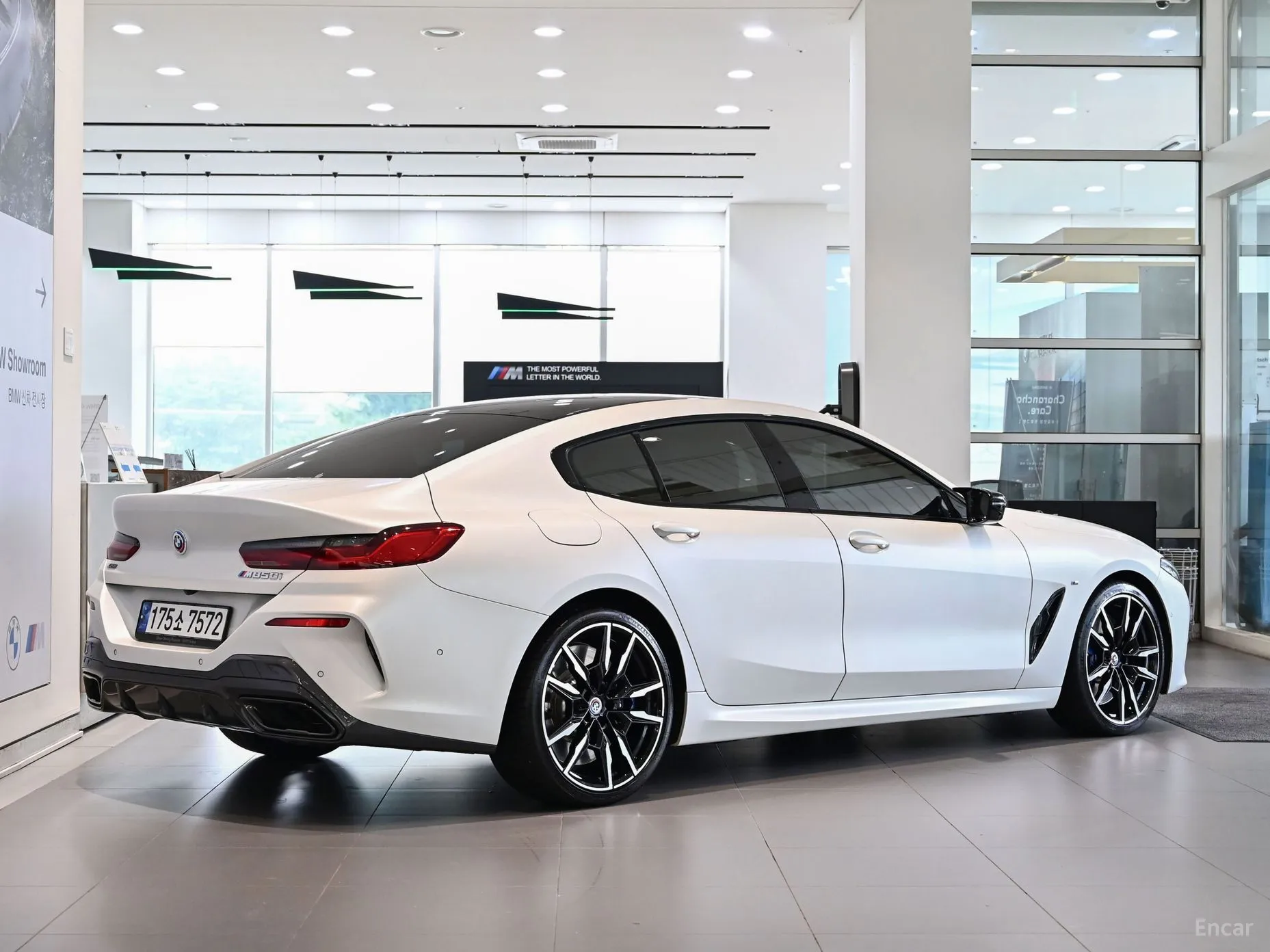 BMW 8-series (G15) превью 3