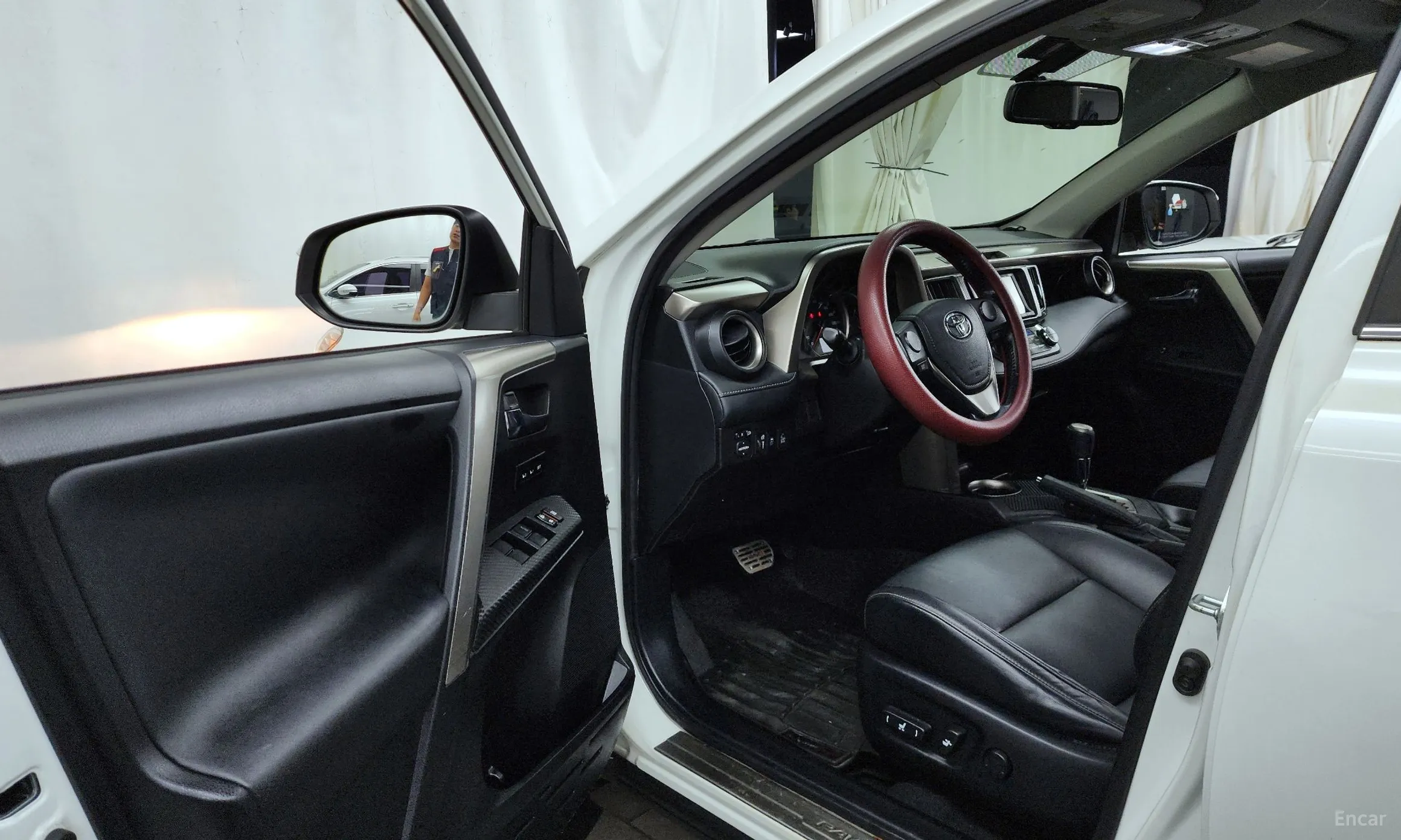 Toyota RAV4 превью 10
