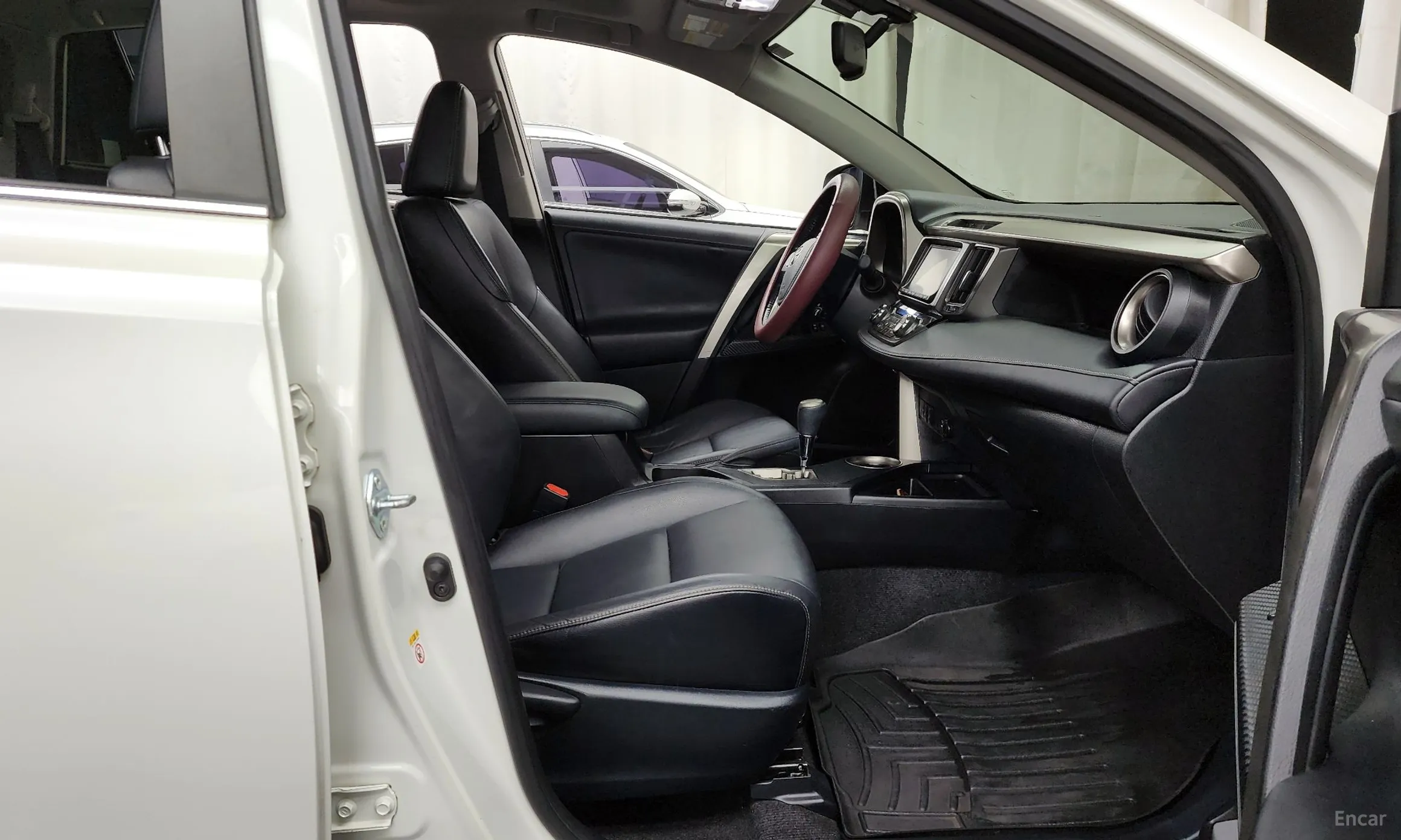 Toyota RAV4 превью 11