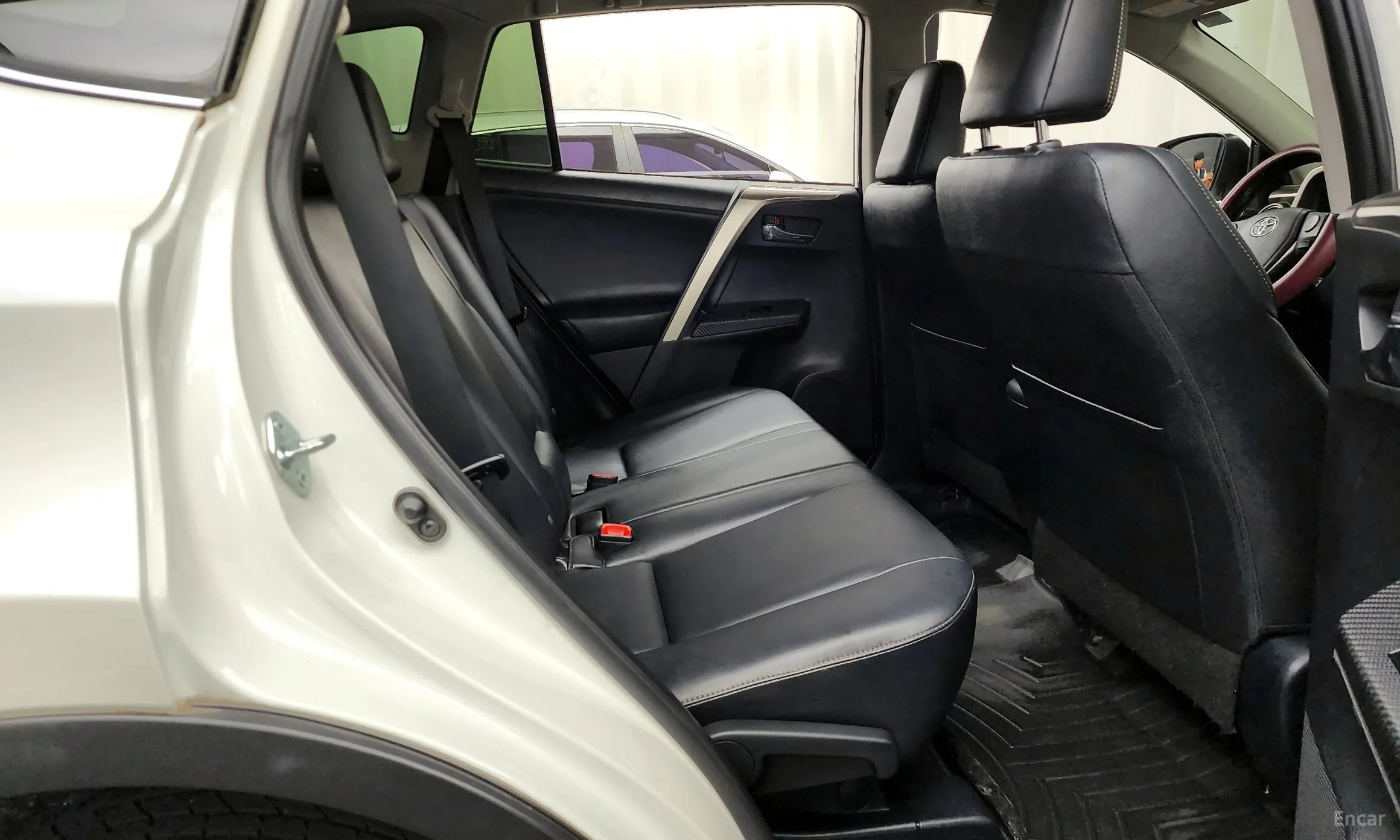 Toyota RAV4 превью 12