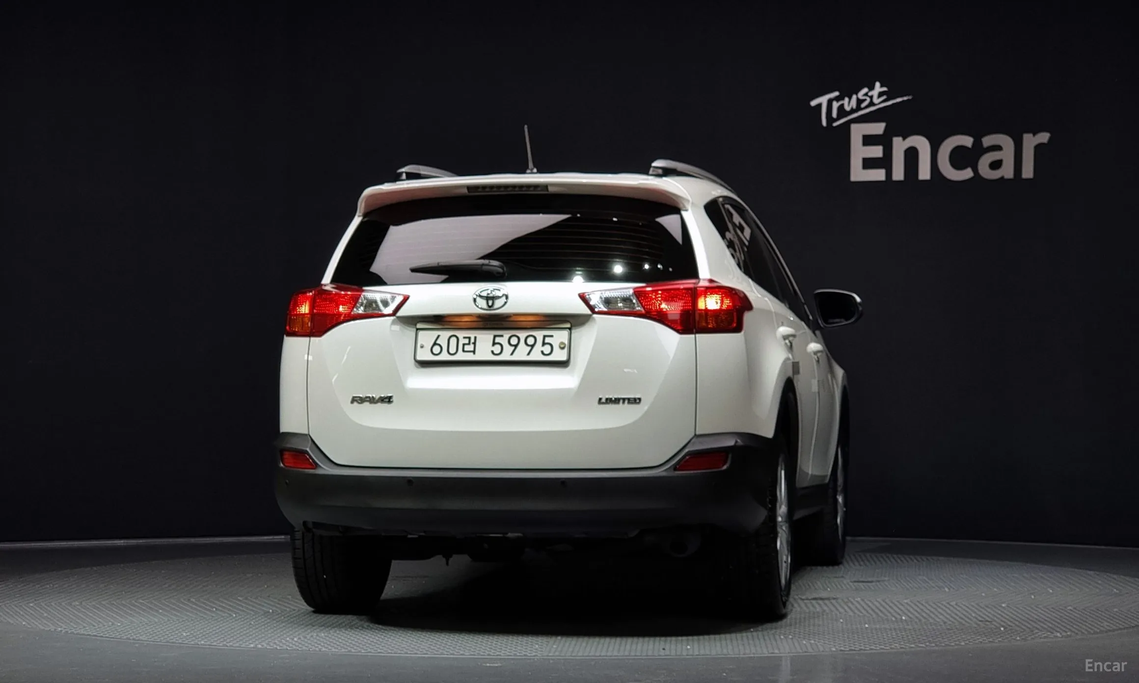 Toyota RAV4 превью 4