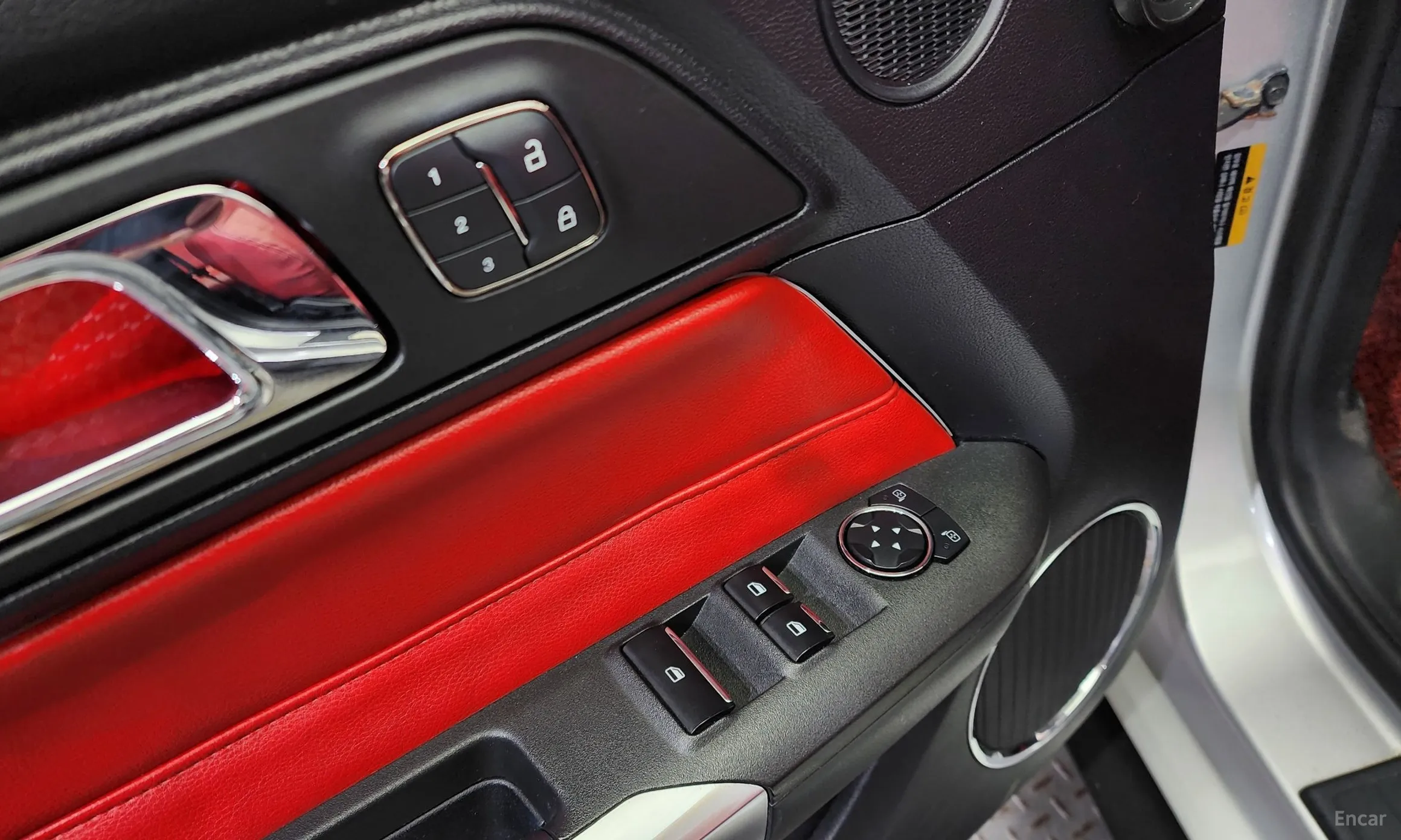Ford Mustang превью 13