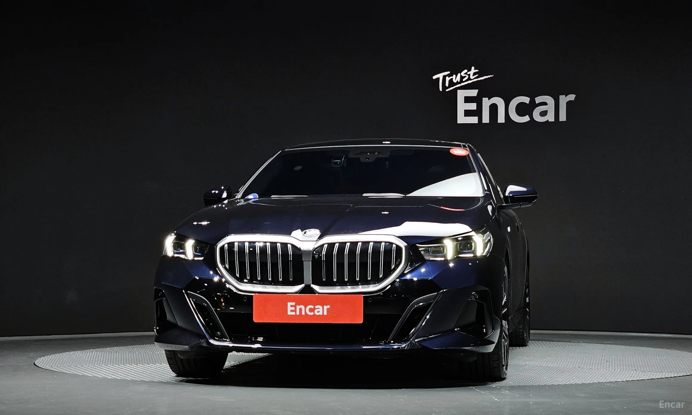 BMW 5 Series (G60) превью 2