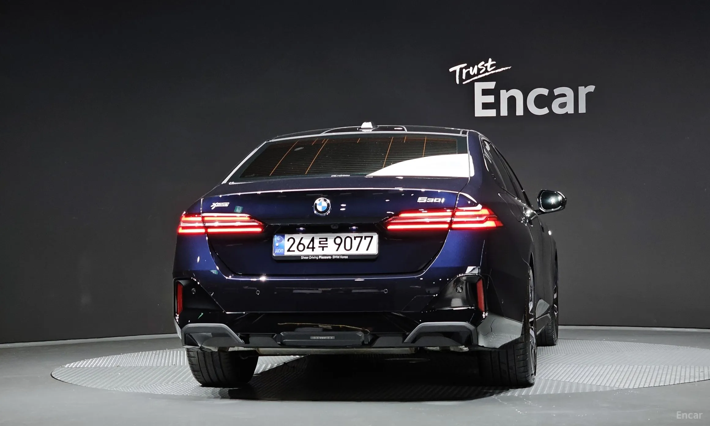 BMW 5 Series (G60) превью 3