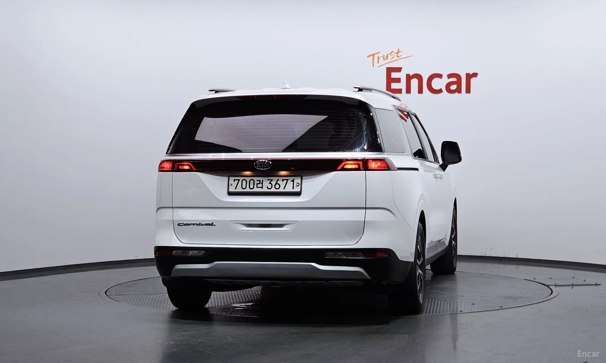 Kia Carnival Gen 4 превью 3