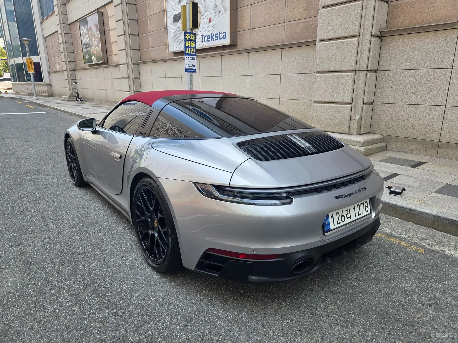 Porsche 911 (992) превью 3