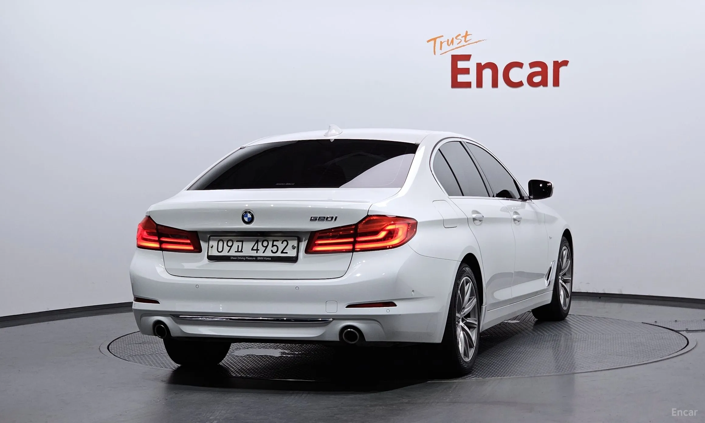 BMW 5 Series (G30) превью 3