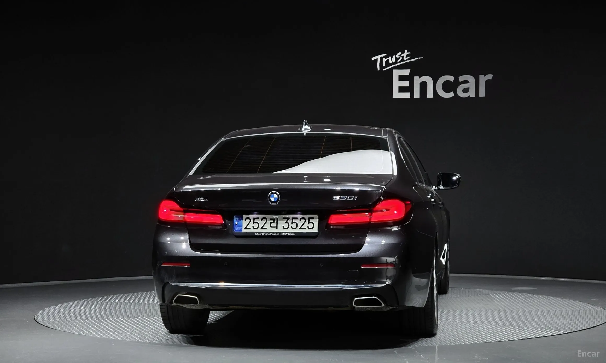 BMW 5 Series (G30) превью 3