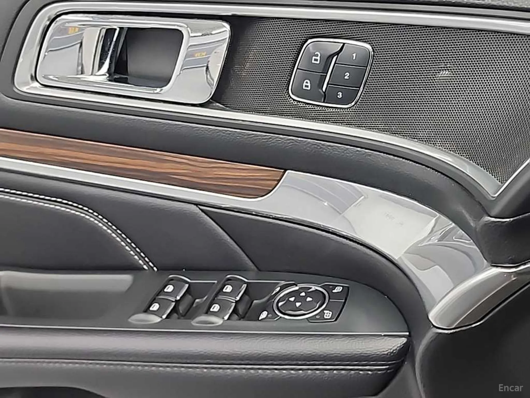Ford Explorer превью 19