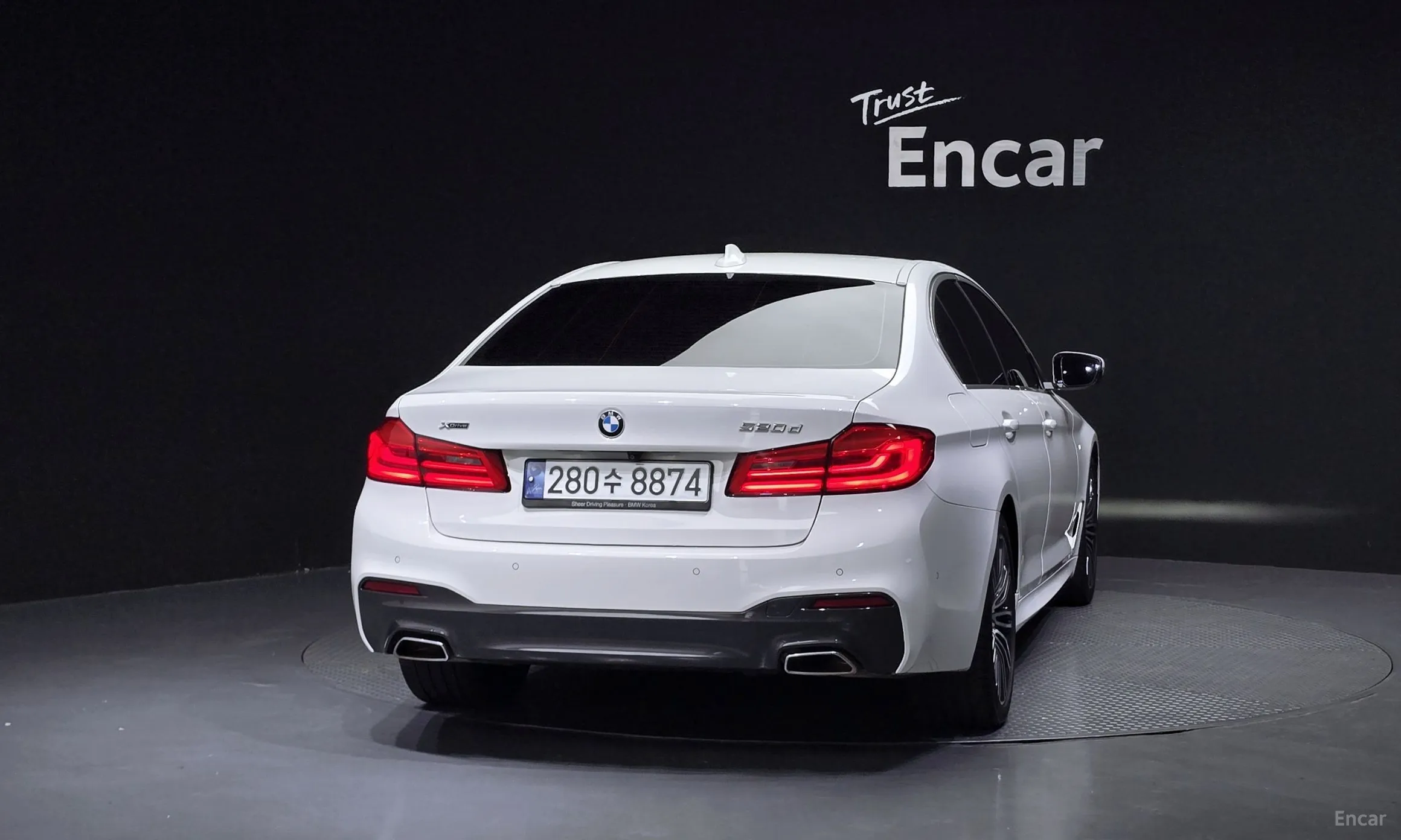 BMW 5 Series (G30) превью 3