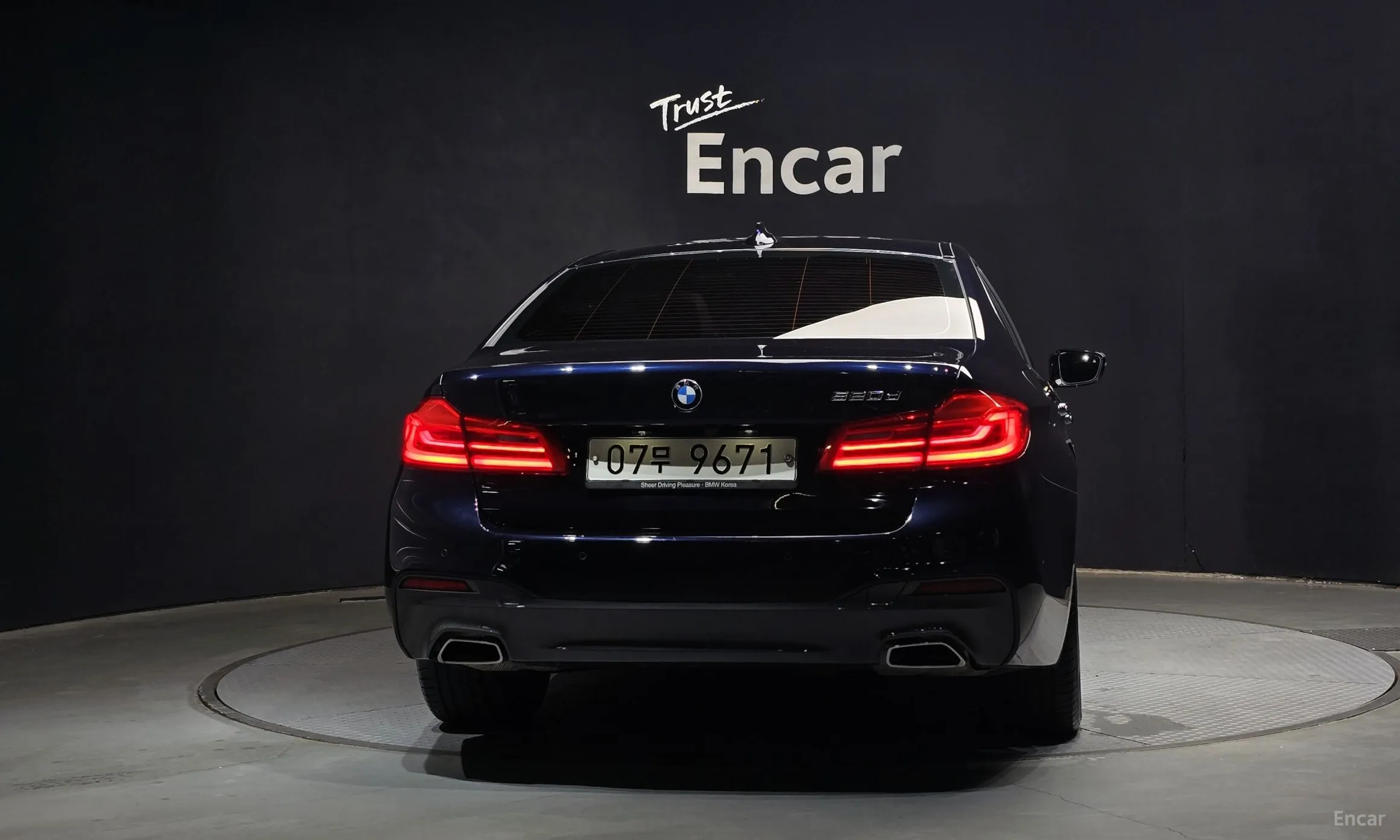 BMW 5 Series (G30) превью 3