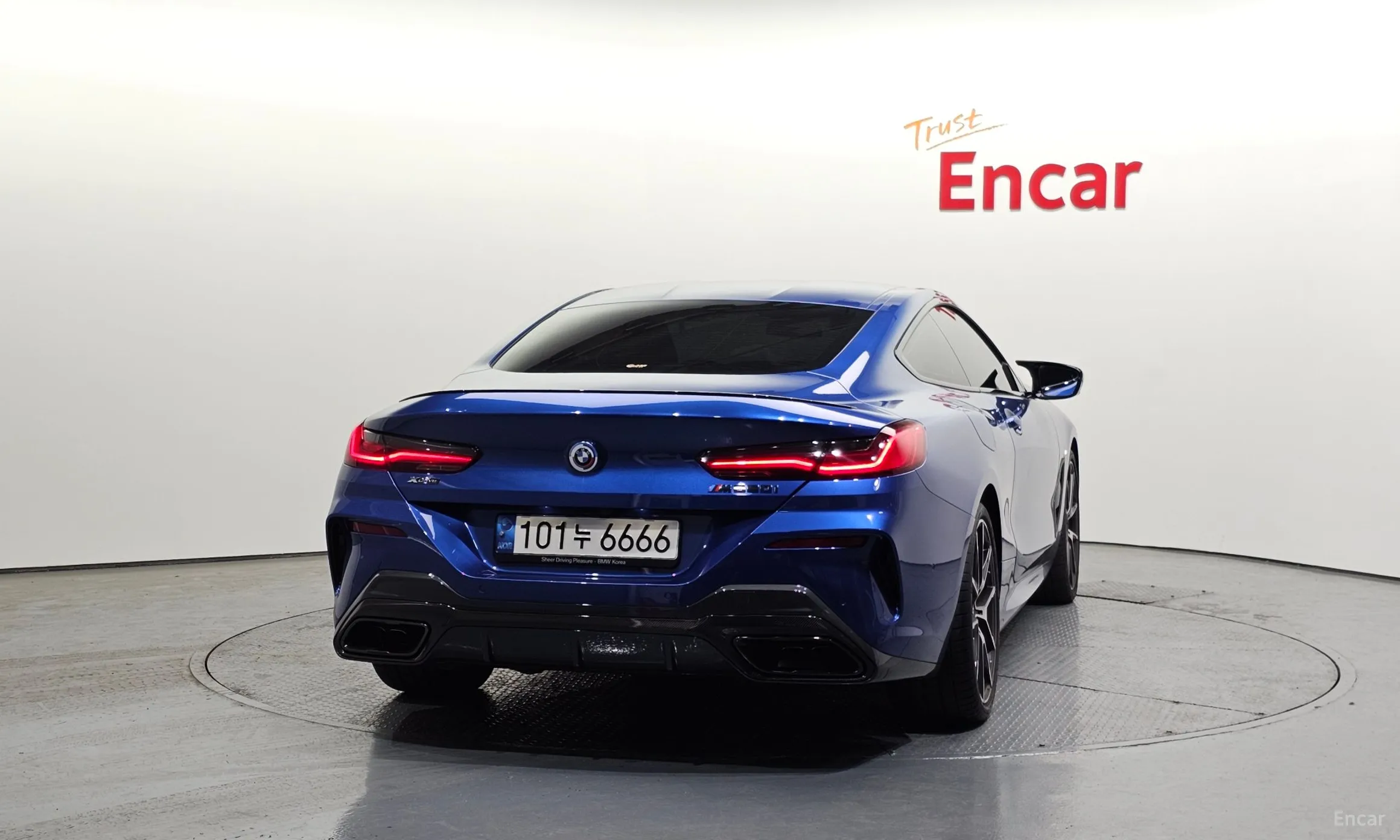 BMW 8-series (G15) превью 3