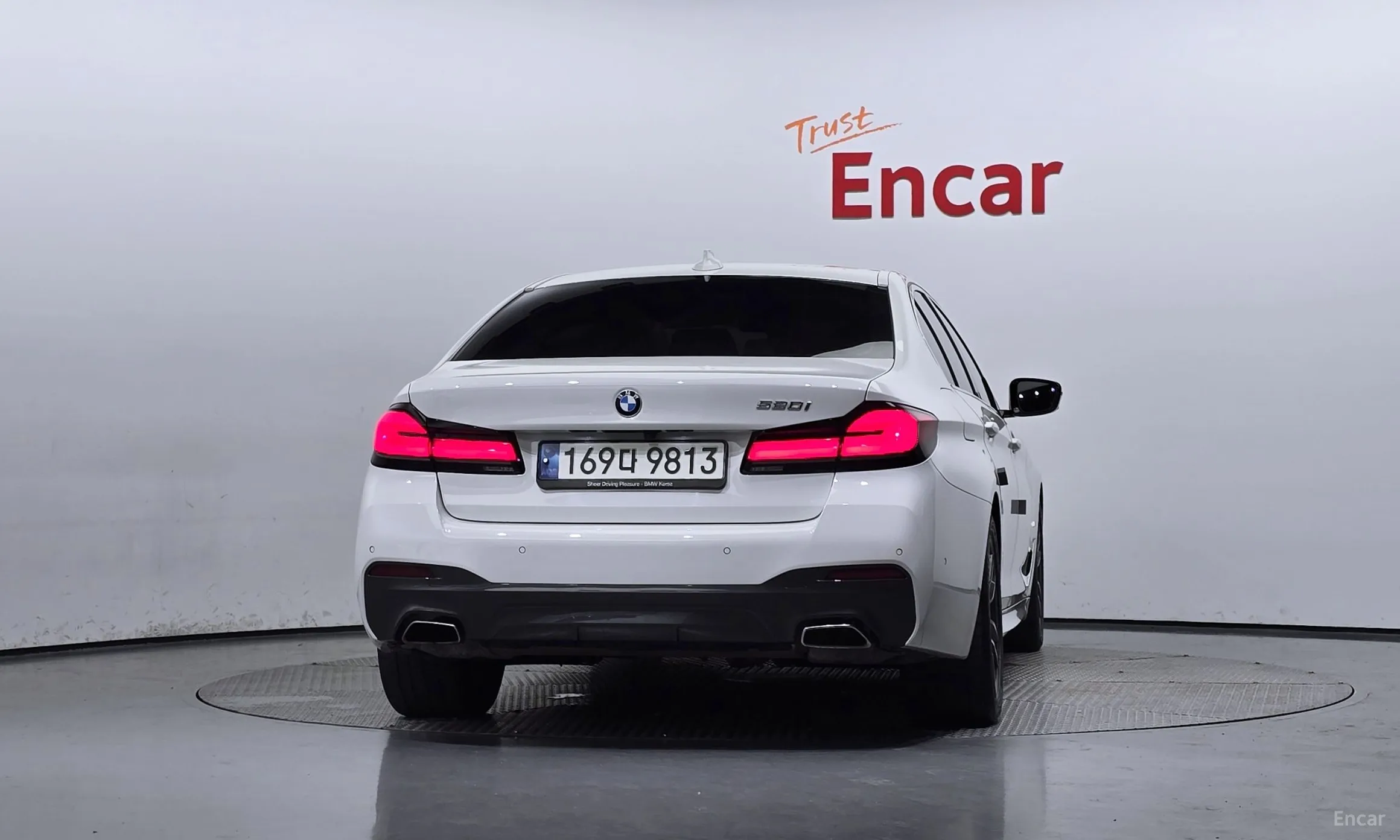 BMW 5 Series (G30) превью 3