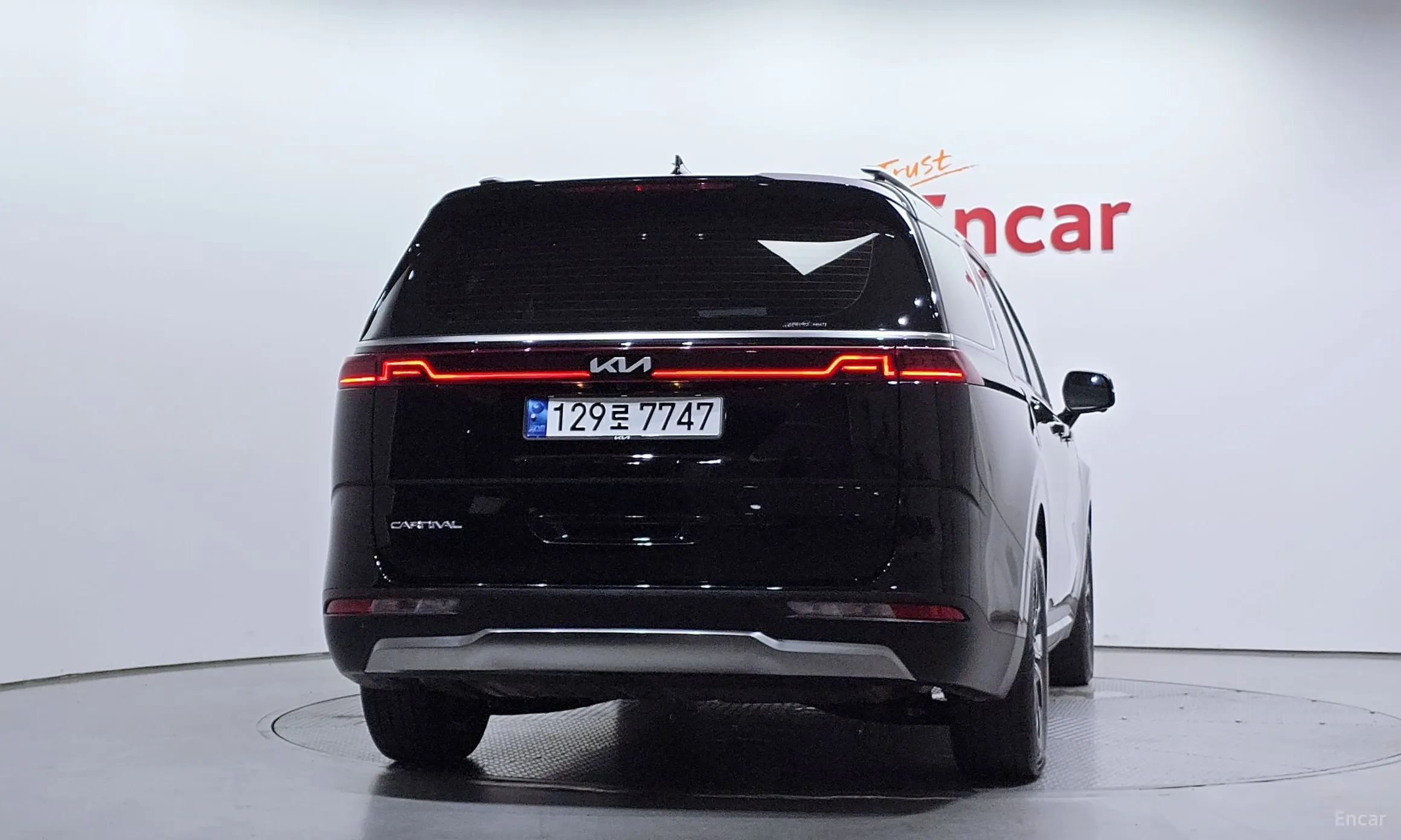 Kia Carnival Gen 4 превью 3