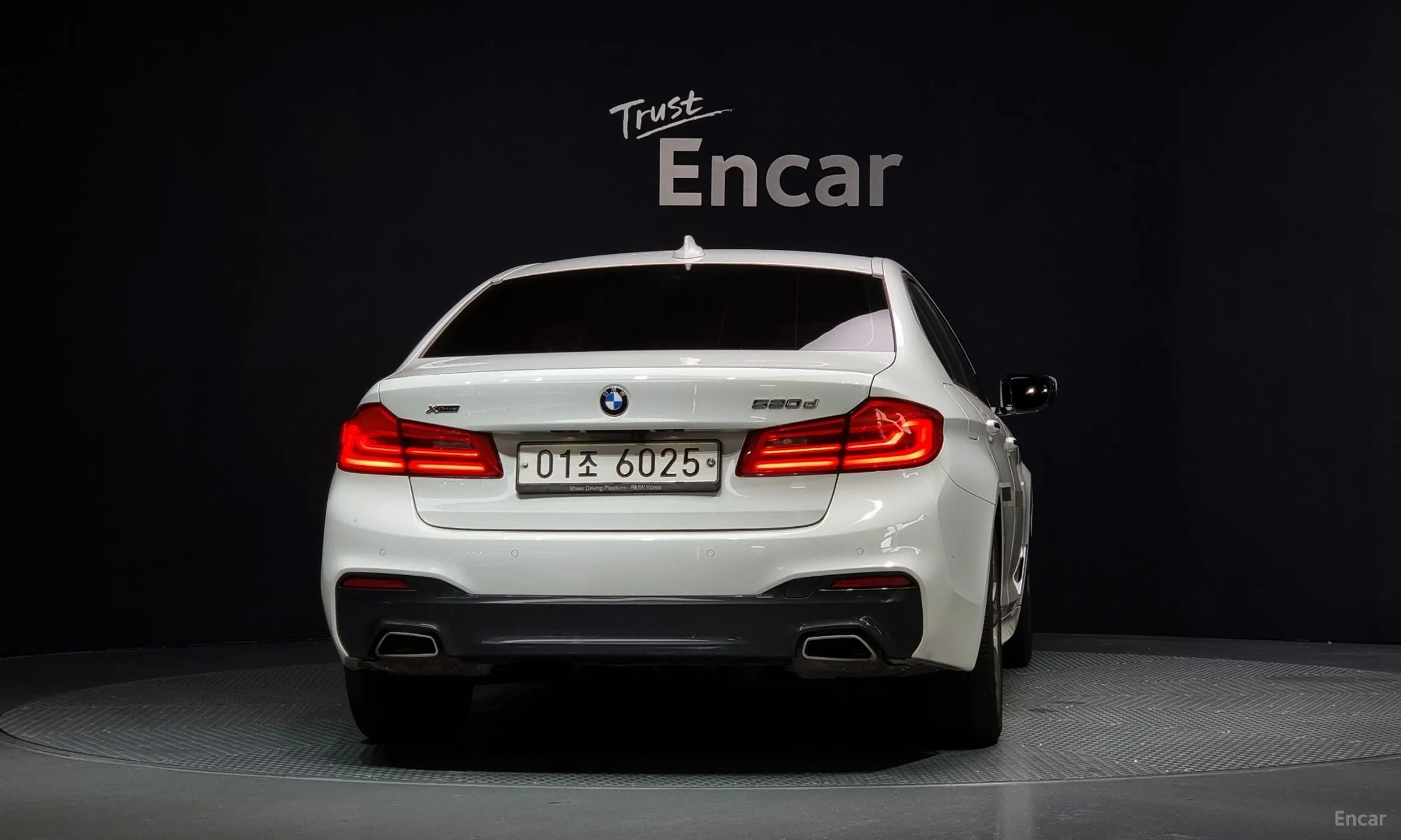 BMW 5 Series (G30) превью 3