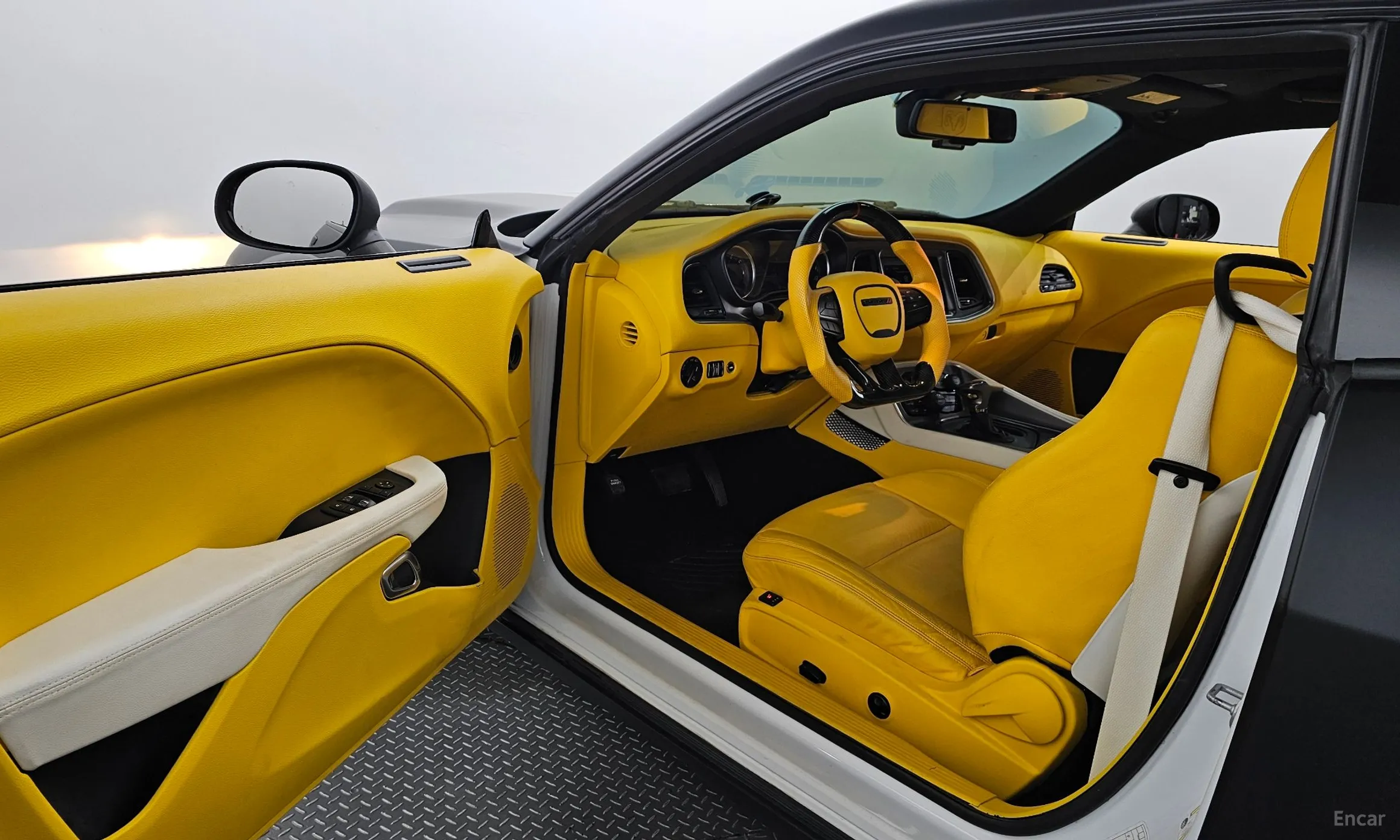 Dodge Challenger превью 10
