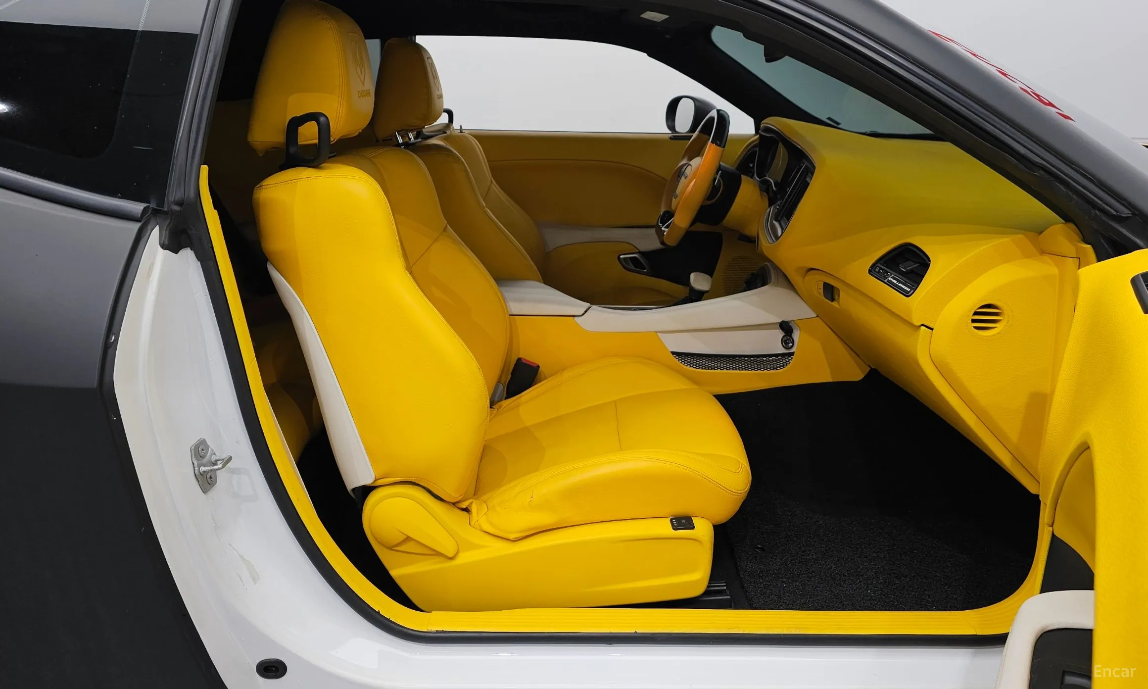Dodge Challenger превью 11