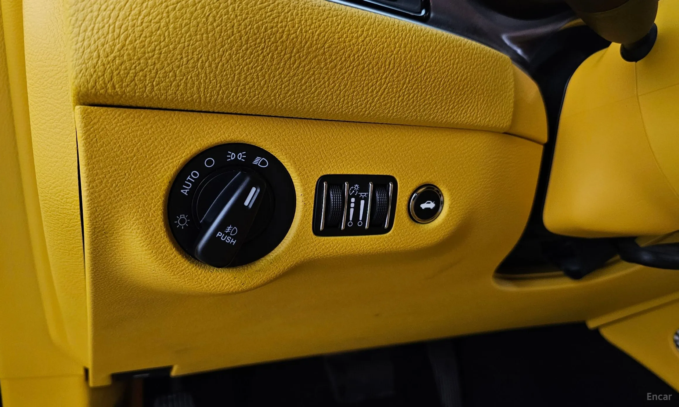Dodge Challenger превью 17