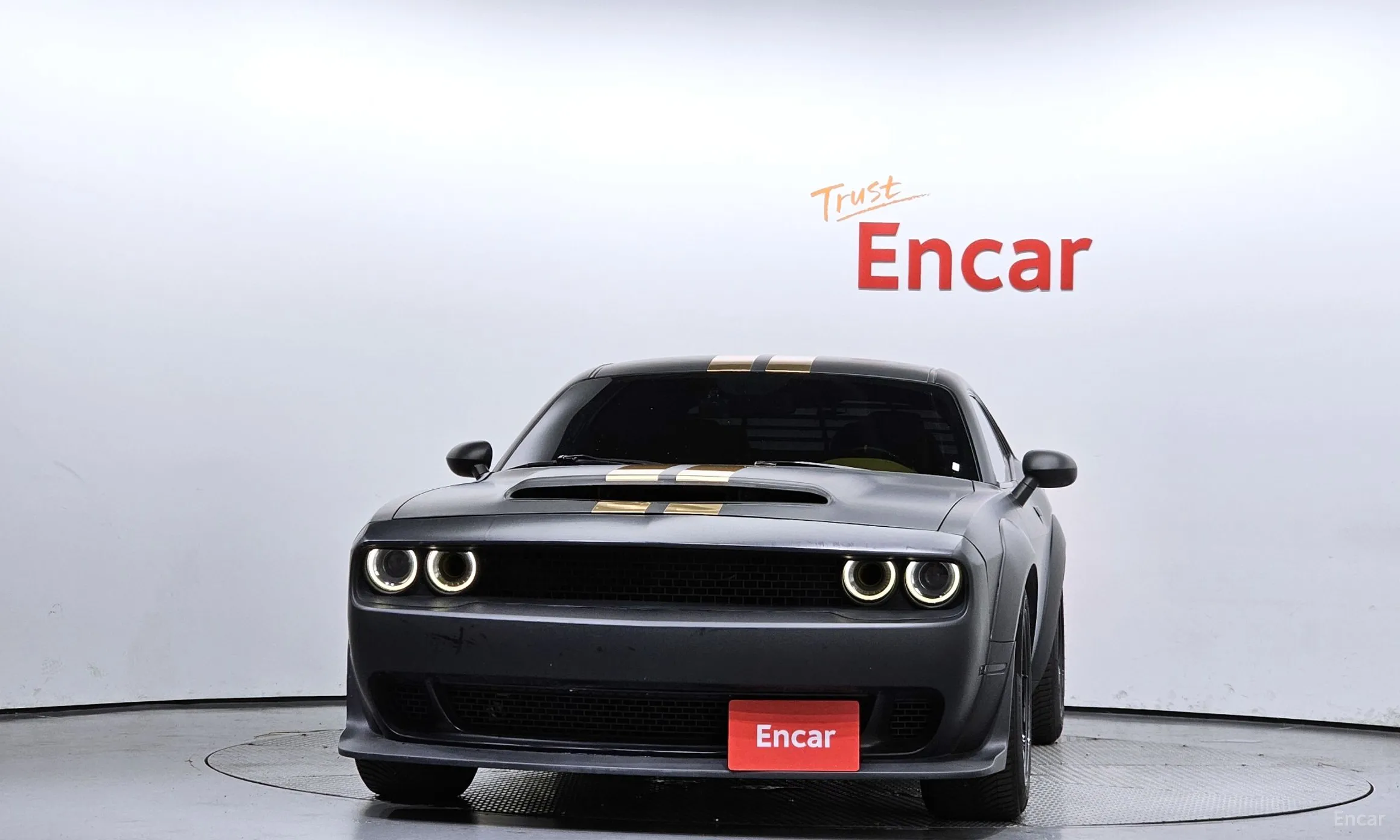 Dodge Challenger превью 3
