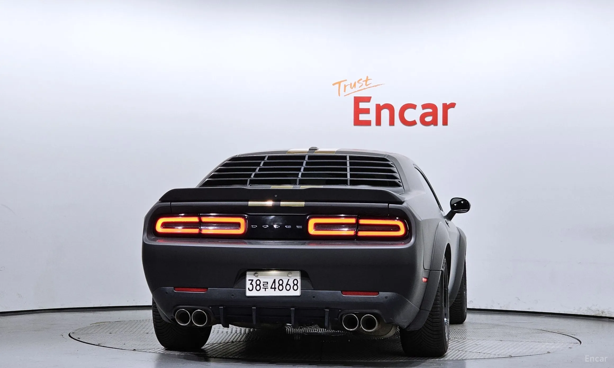 Dodge Challenger превью 4