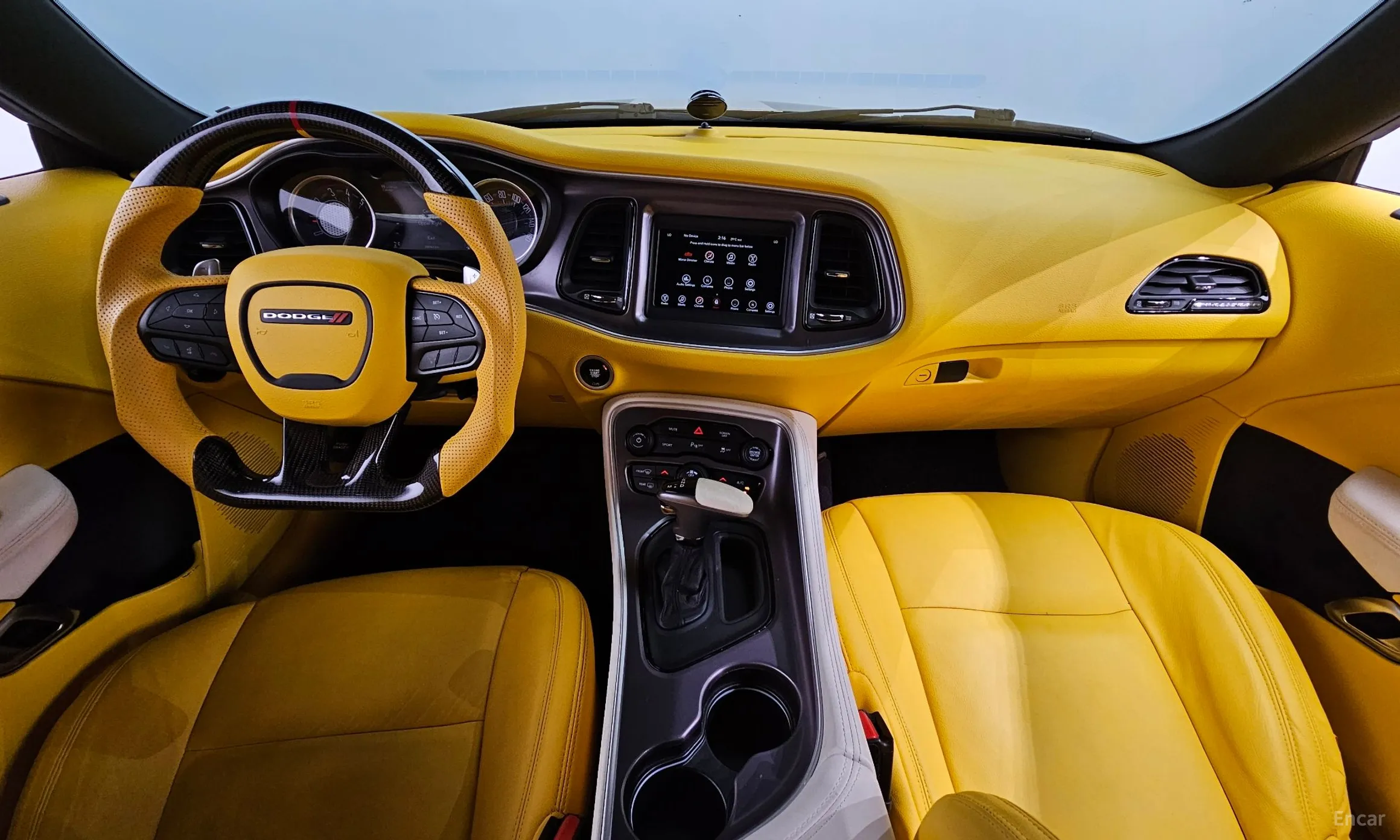 Dodge Challenger превью 7