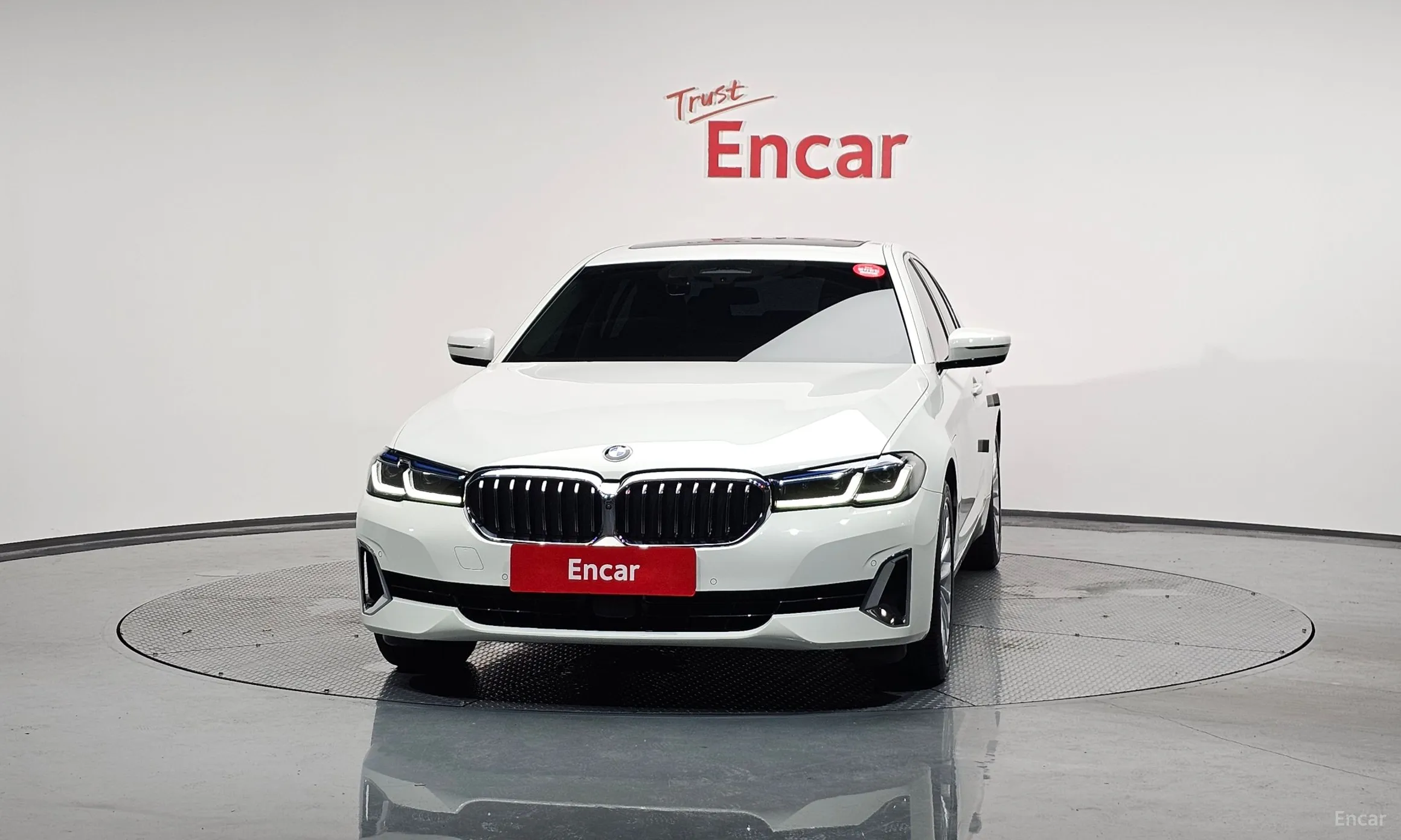 BMW 5 Series (G30) превью 2