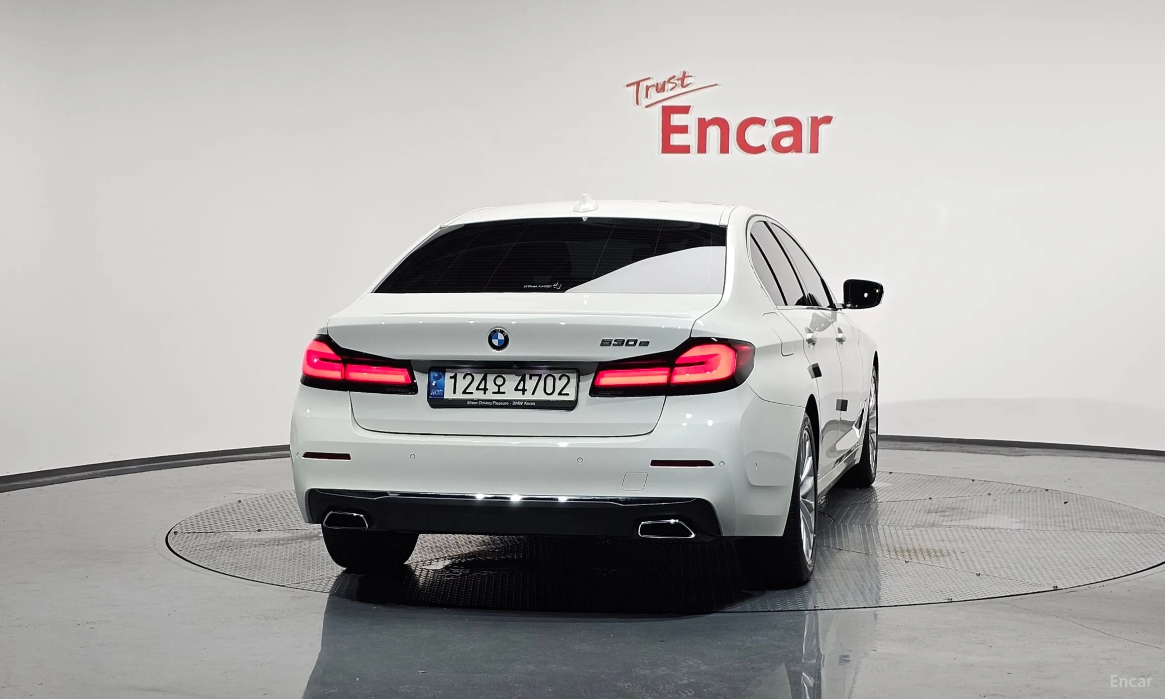 BMW 5 Series (G30) превью 3