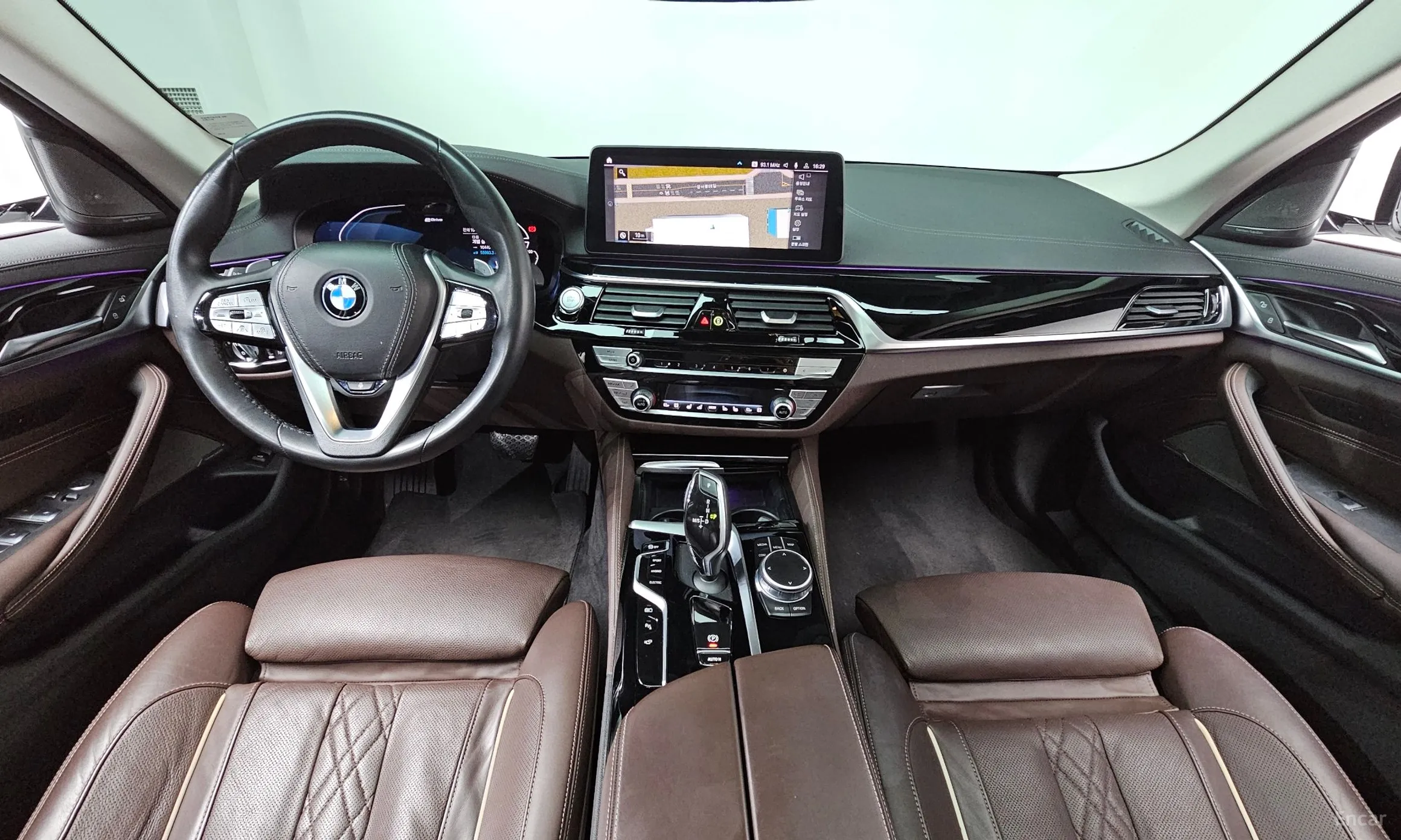 BMW 5 Series (G30) превью 4
