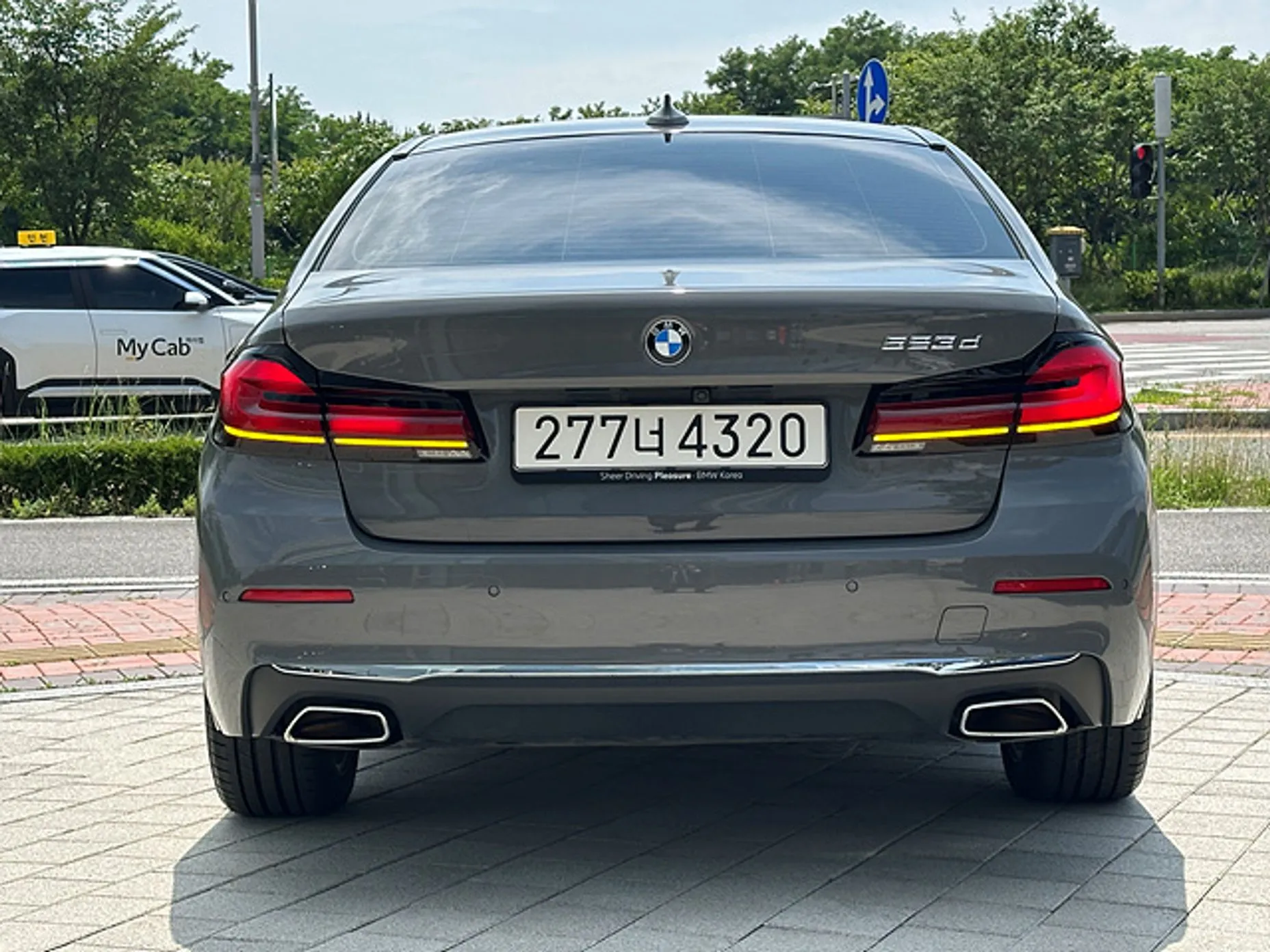 BMW 5 Series (G30) превью 3