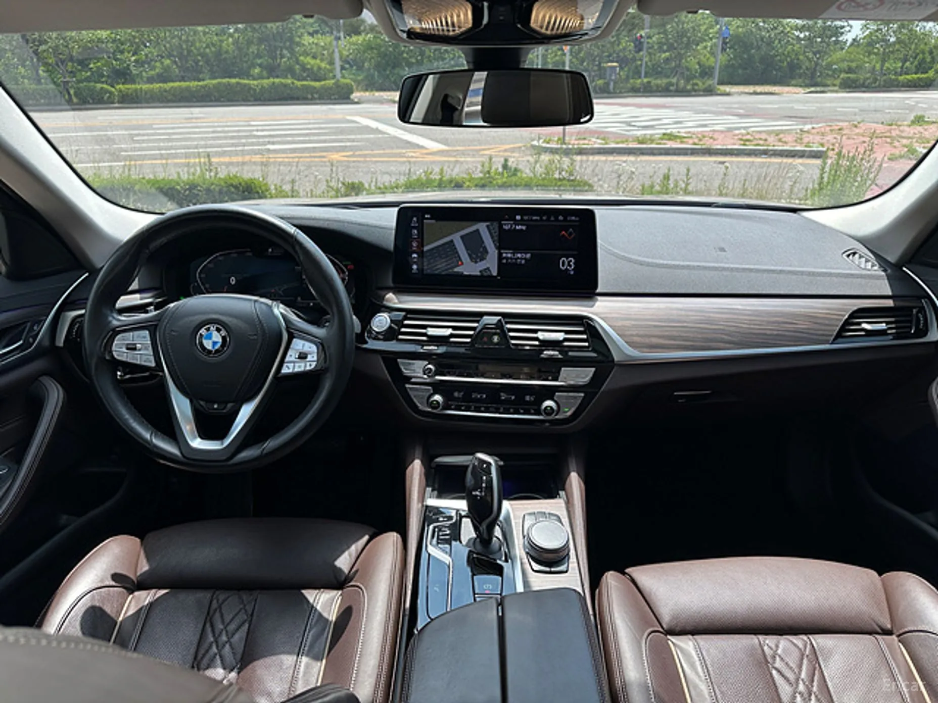 BMW 5 Series (G30) превью 4