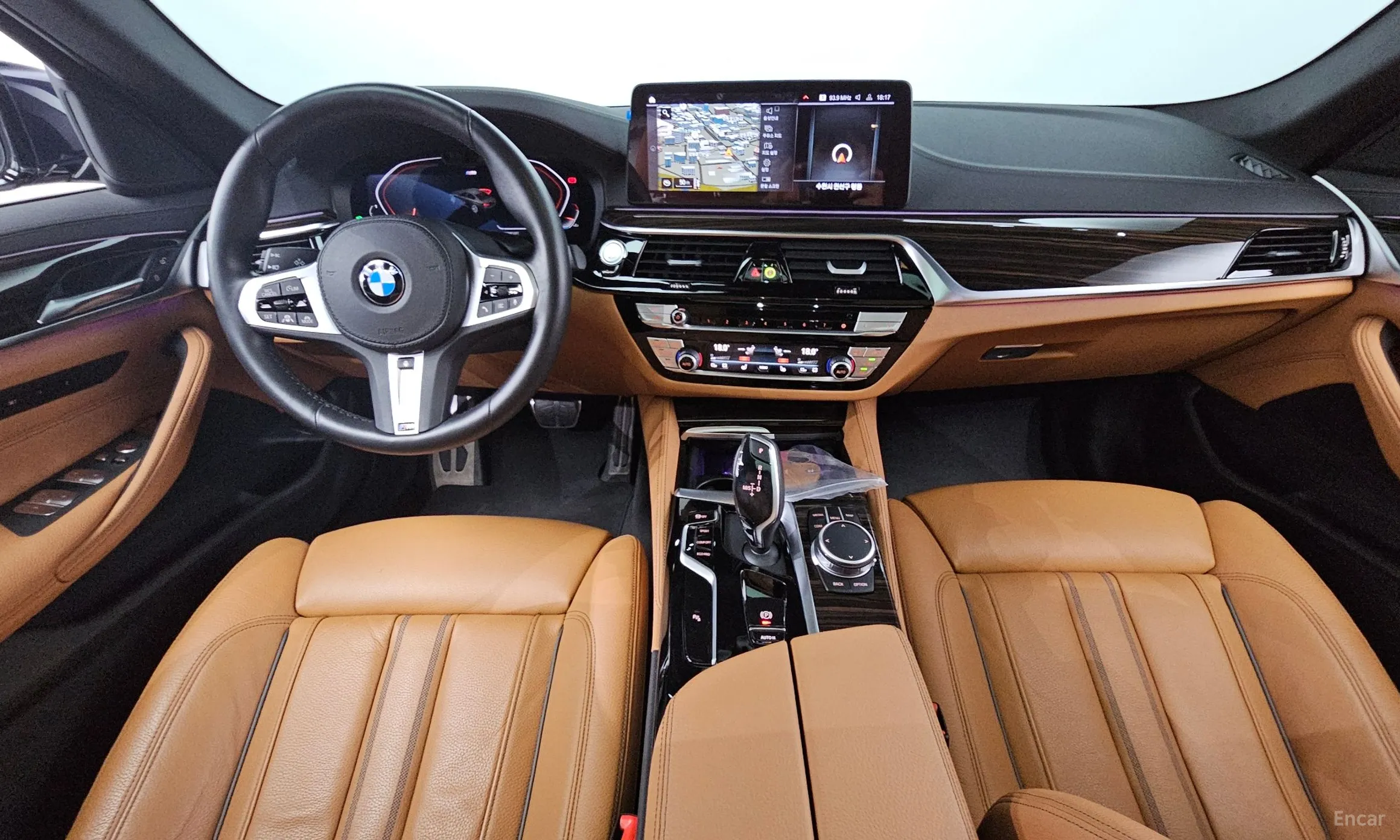 BMW 5 Series (G30) превью 4