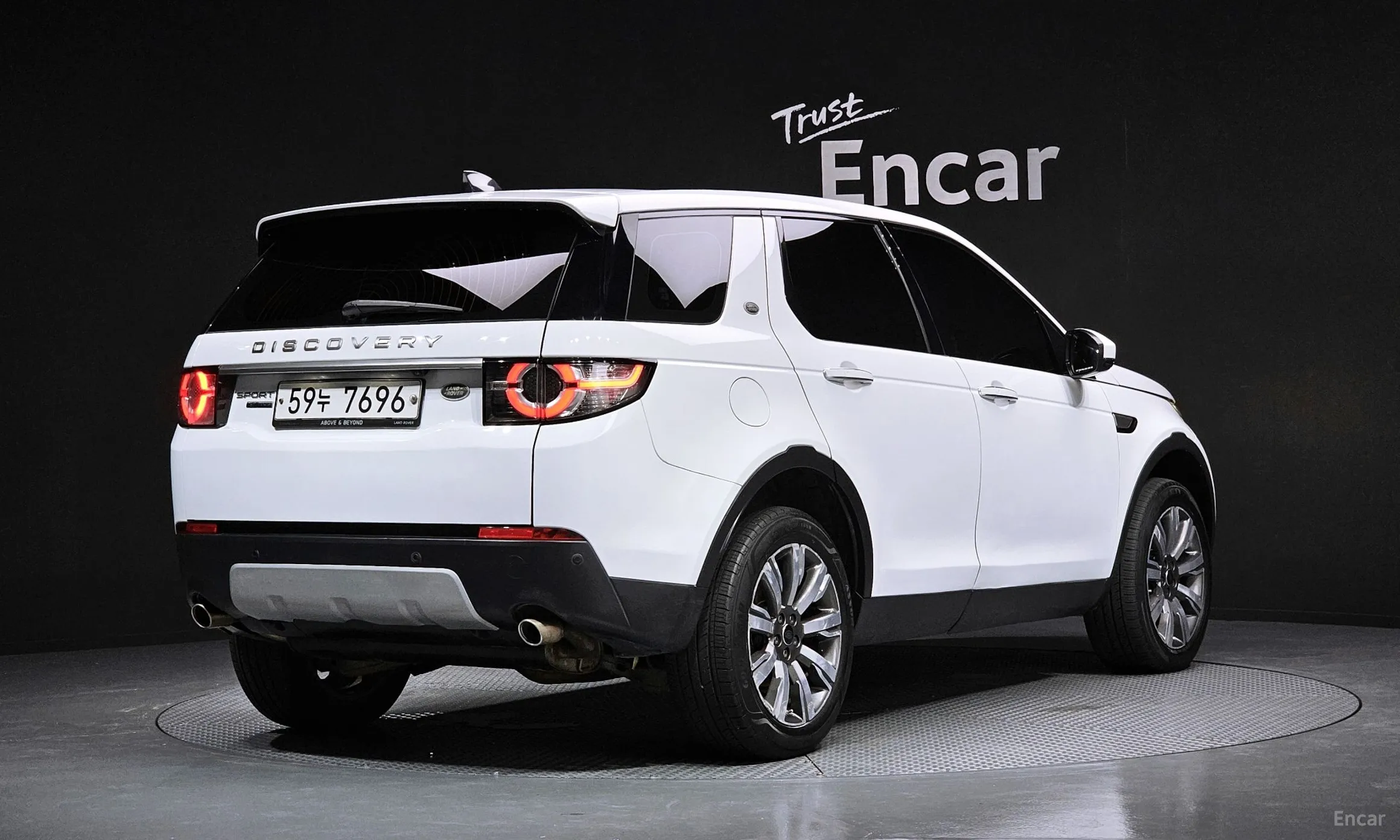 Land Rover Discovery Sports превью 2