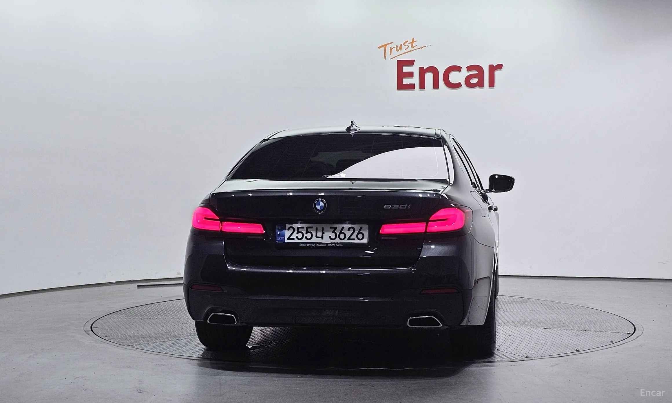 BMW 5 Series (G30) превью 3