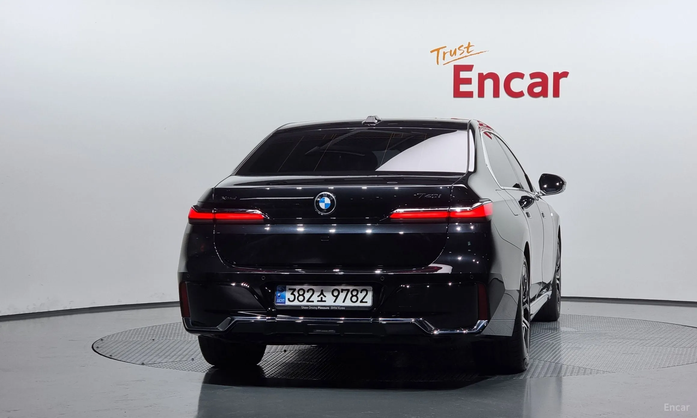 BMW 7 Series (G70) превью 3