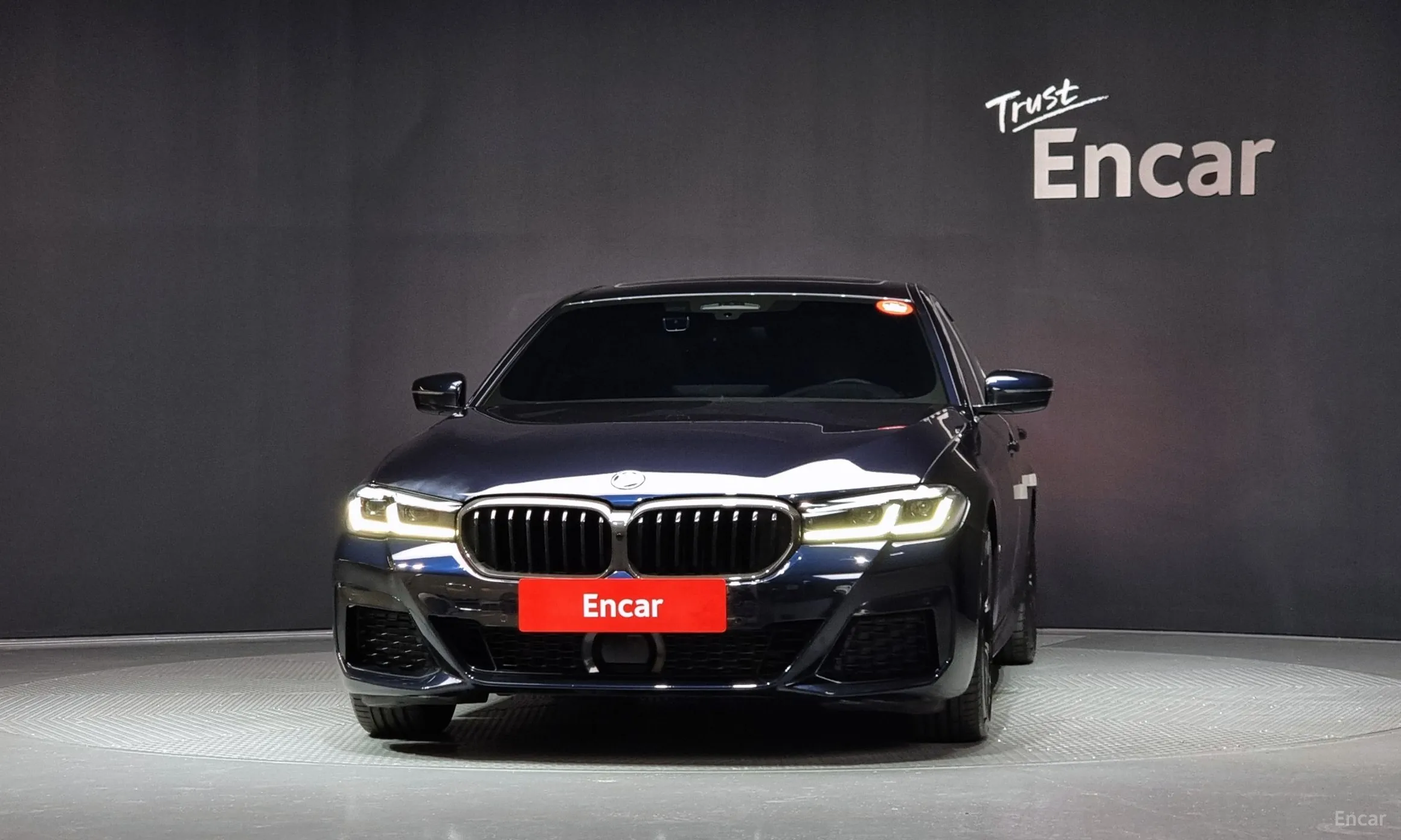 BMW 5 Series (G30) превью 2