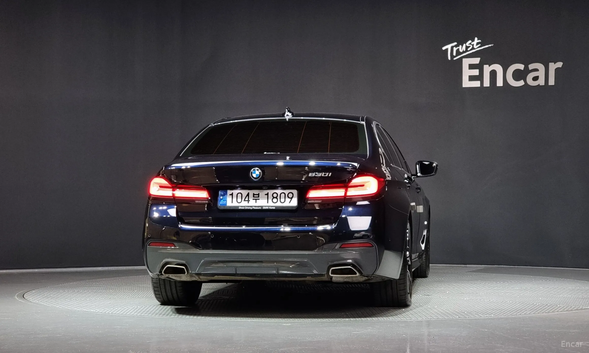 BMW 5 Series (G30) превью 3