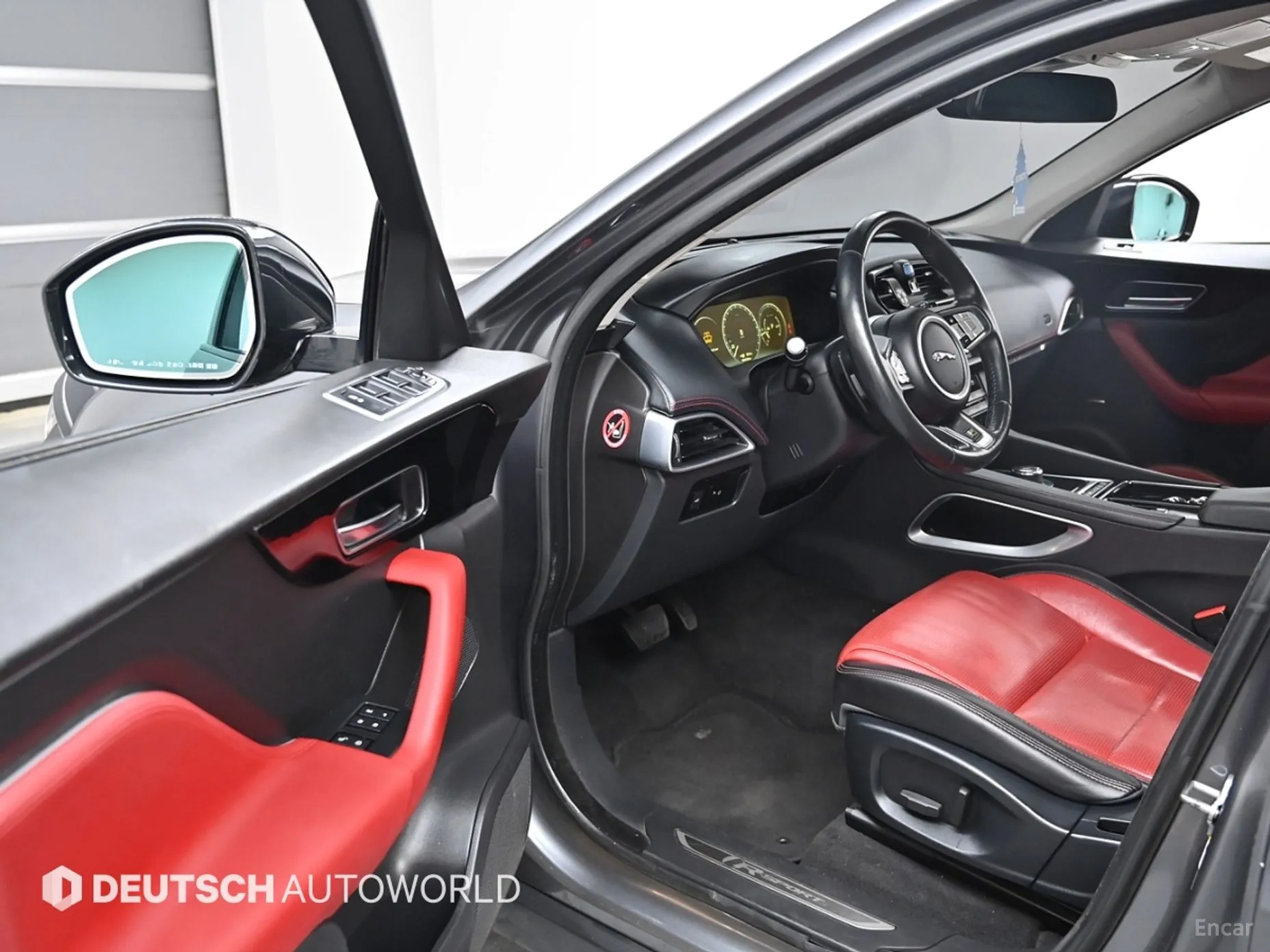 Jaguar F-PACE превью 11