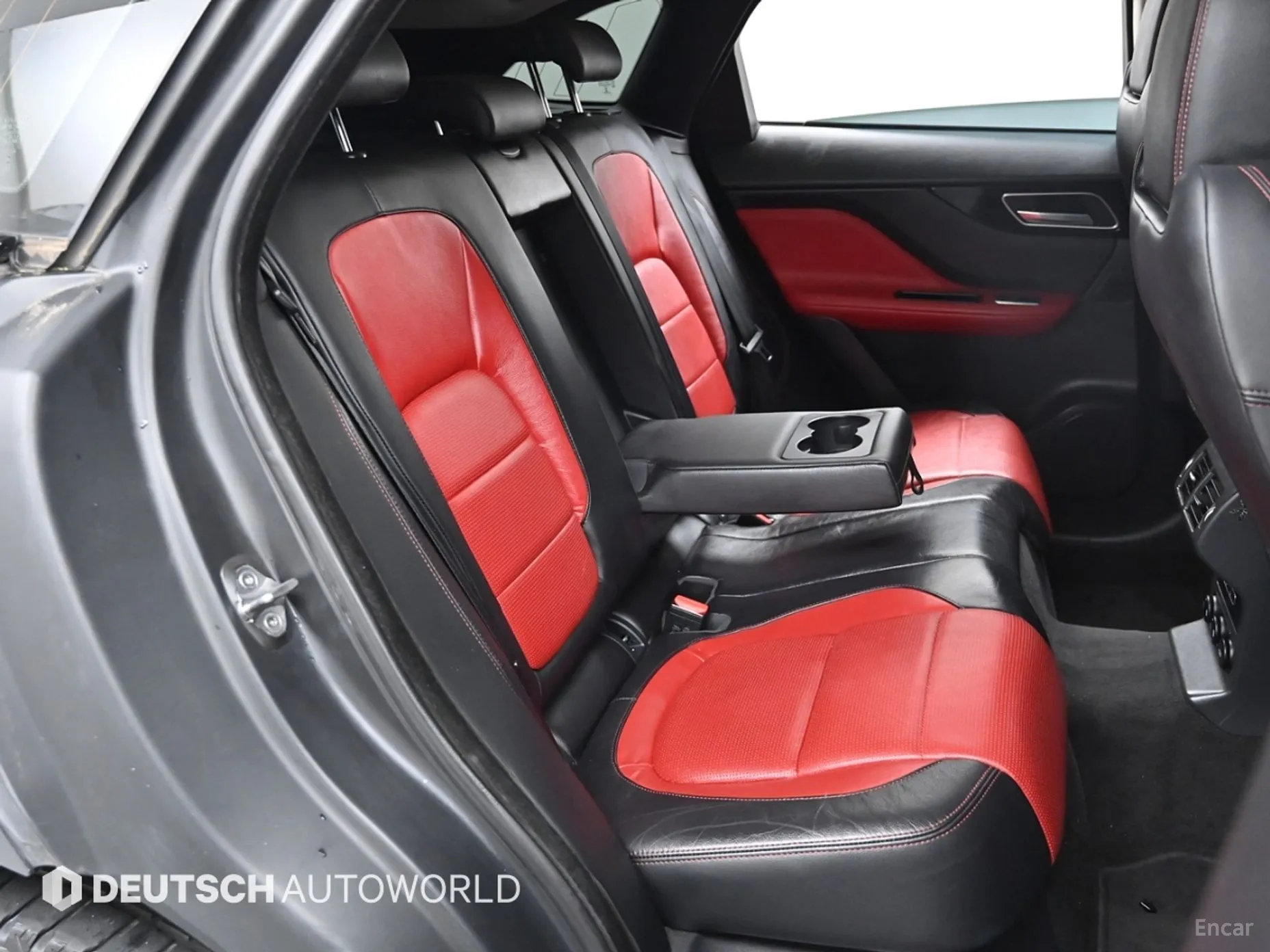 Jaguar F-PACE превью 12