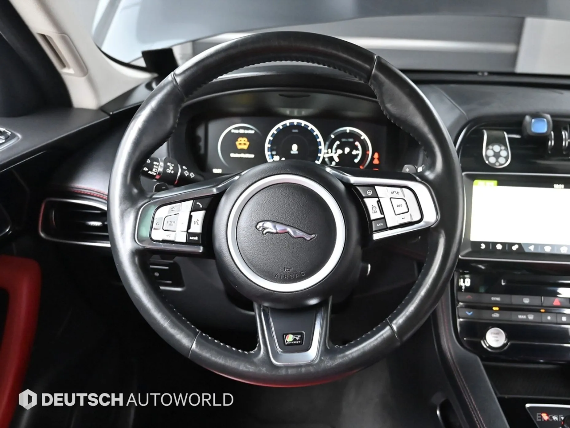 Jaguar F-PACE превью 13